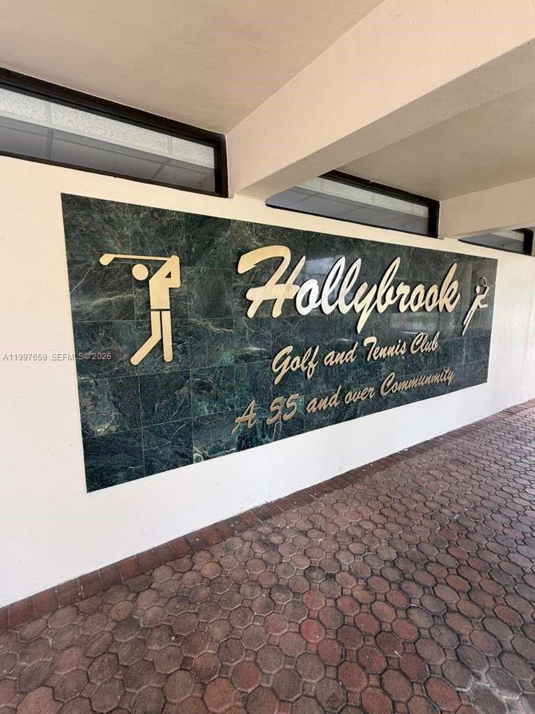 HOLLYBROOK GOLF AND - Residential Lease