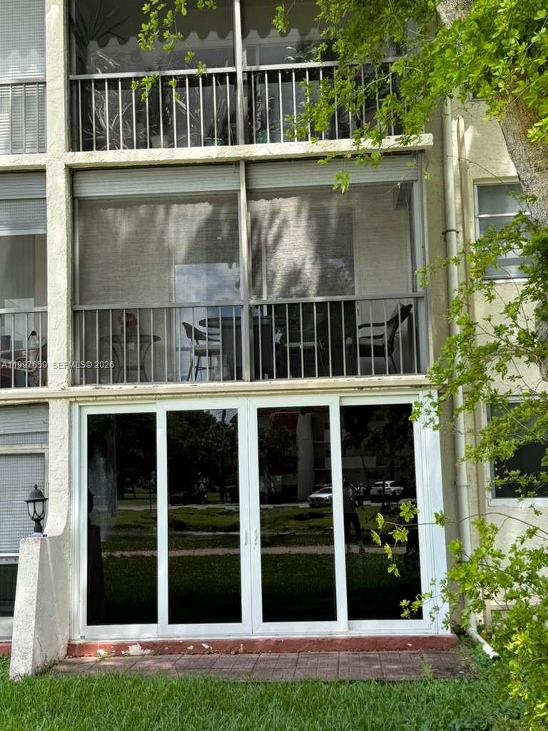 HOLLYBROOK GOLF AND - Residential Lease