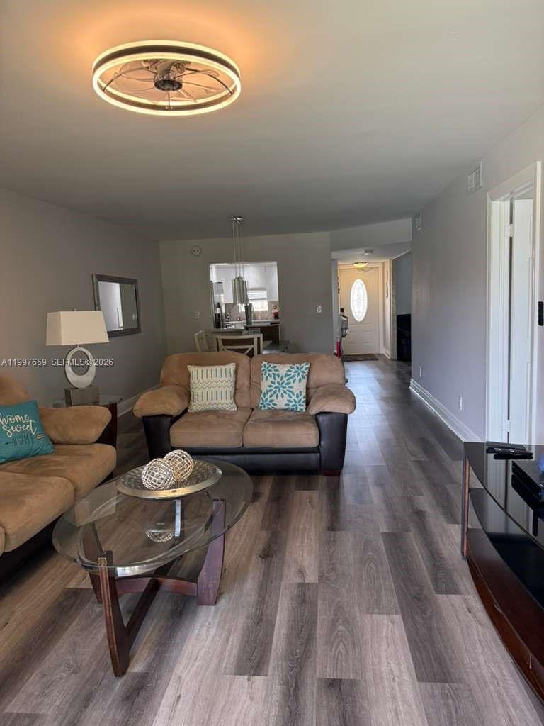 HOLLYBROOK GOLF AND - Residential Lease