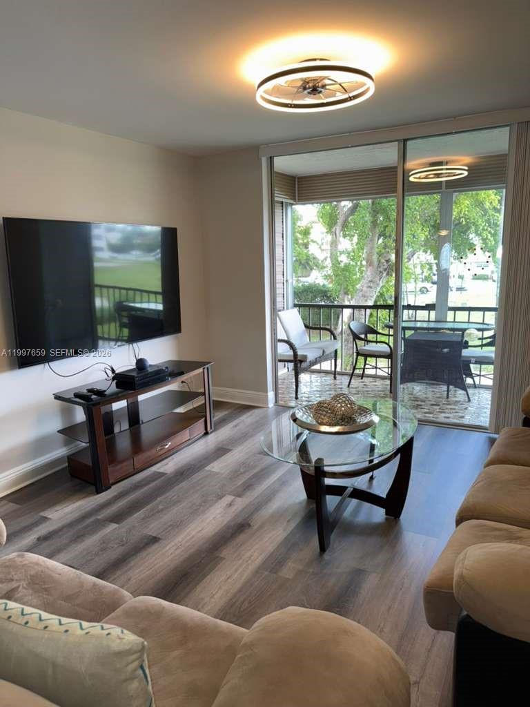 HOLLYBROOK GOLF AND - Residential Lease