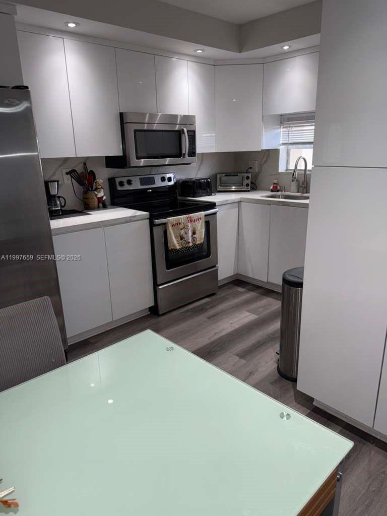 HOLLYBROOK GOLF AND - Residential Lease