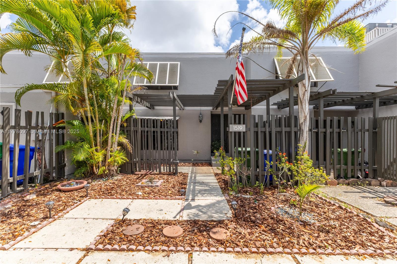 Property for Sale at 1519 Nw 113th Way 1519, Pembroke Pines, Miami-Dade County, Florida - Bedrooms: 3 
Bathrooms: 3  - $450,000