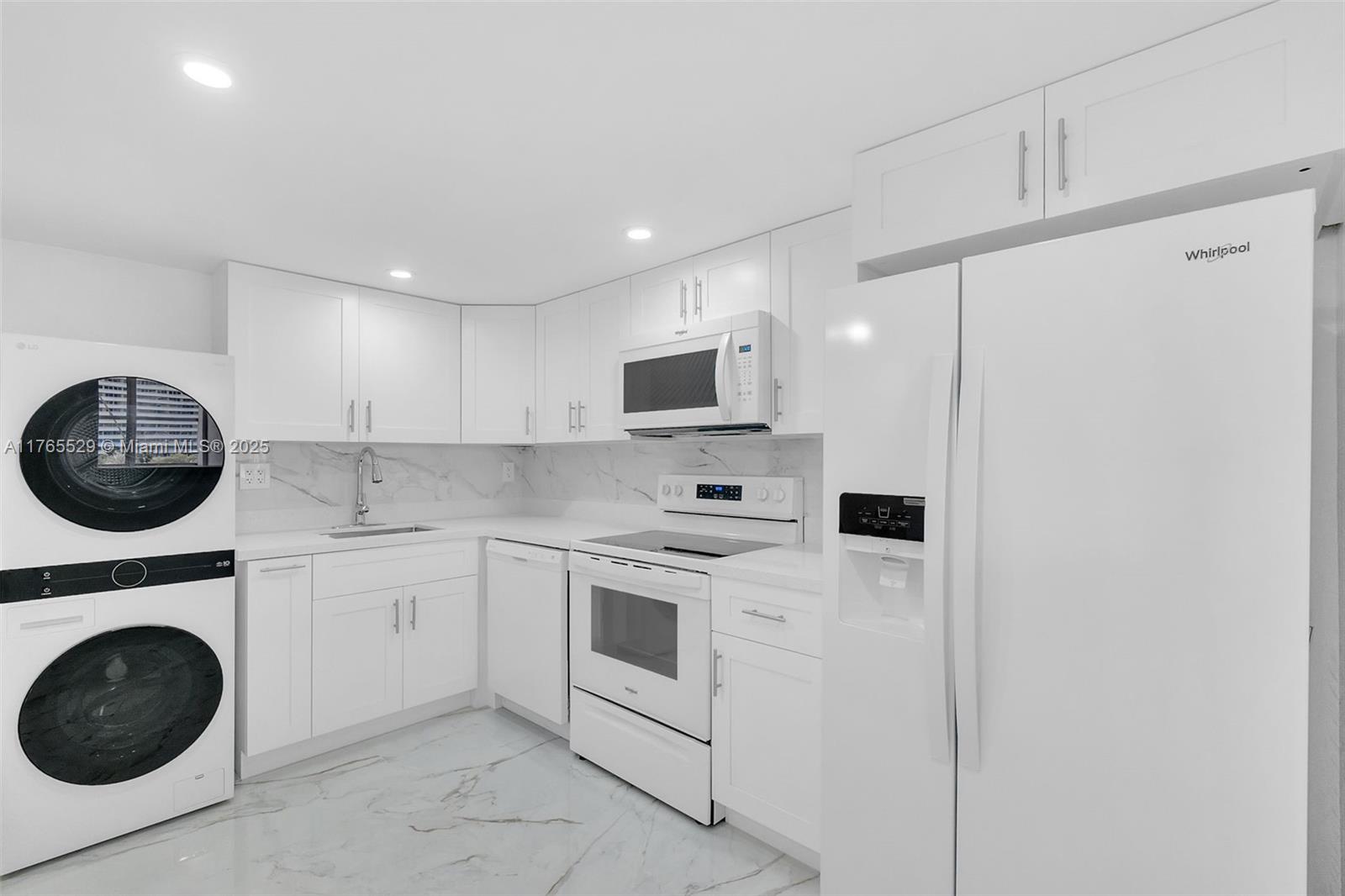BRICKELL PLACE CONDO - Residential Lease