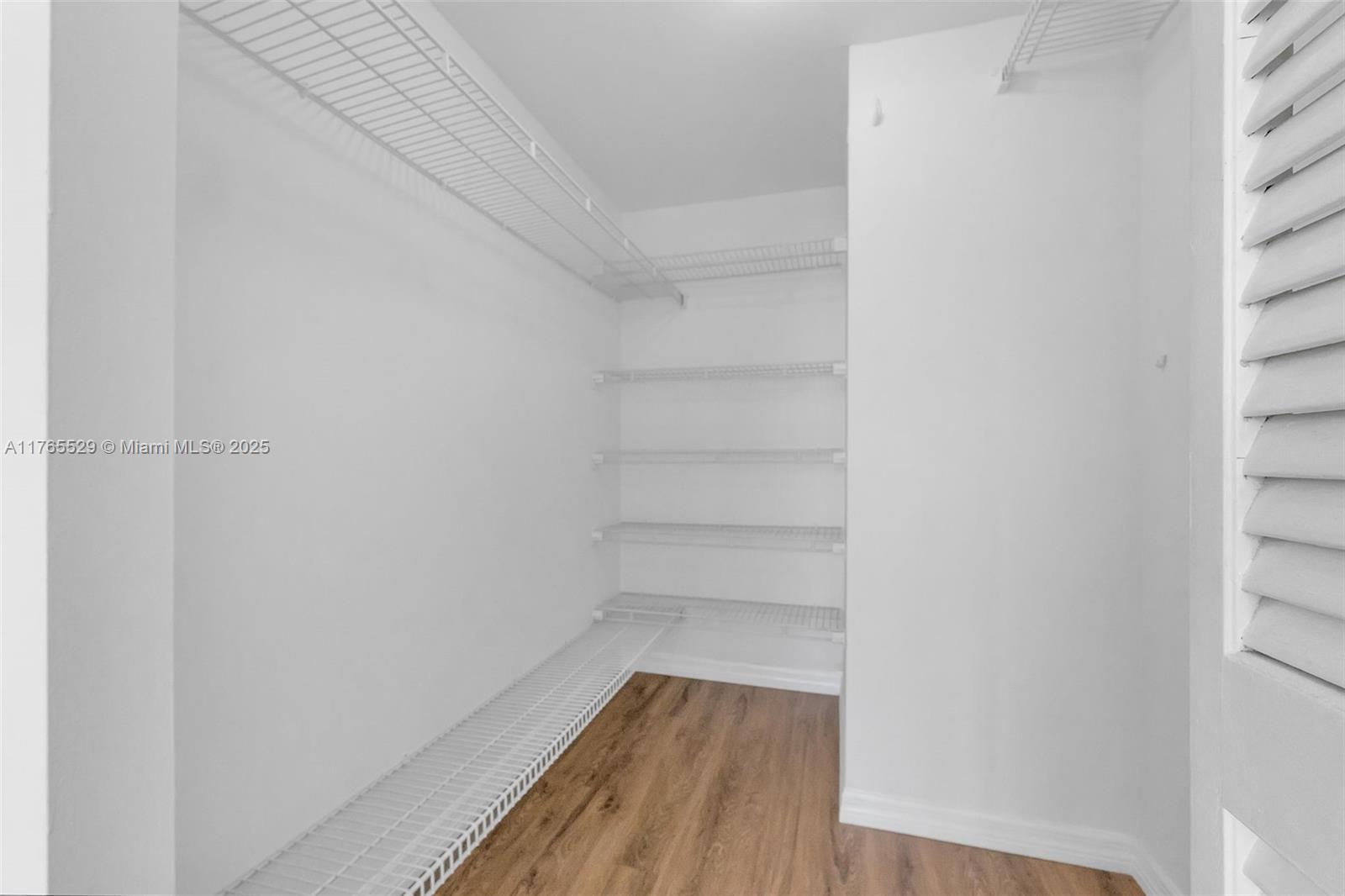 BRICKELL PLACE CONDO - Residential Lease
