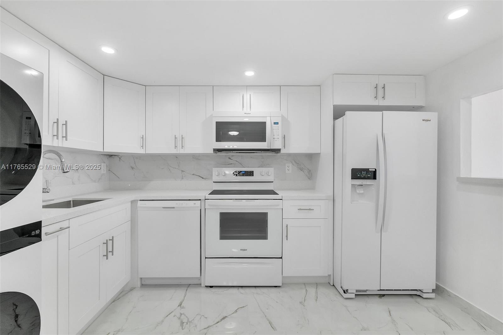 BRICKELL PLACE CONDO - Residential Lease