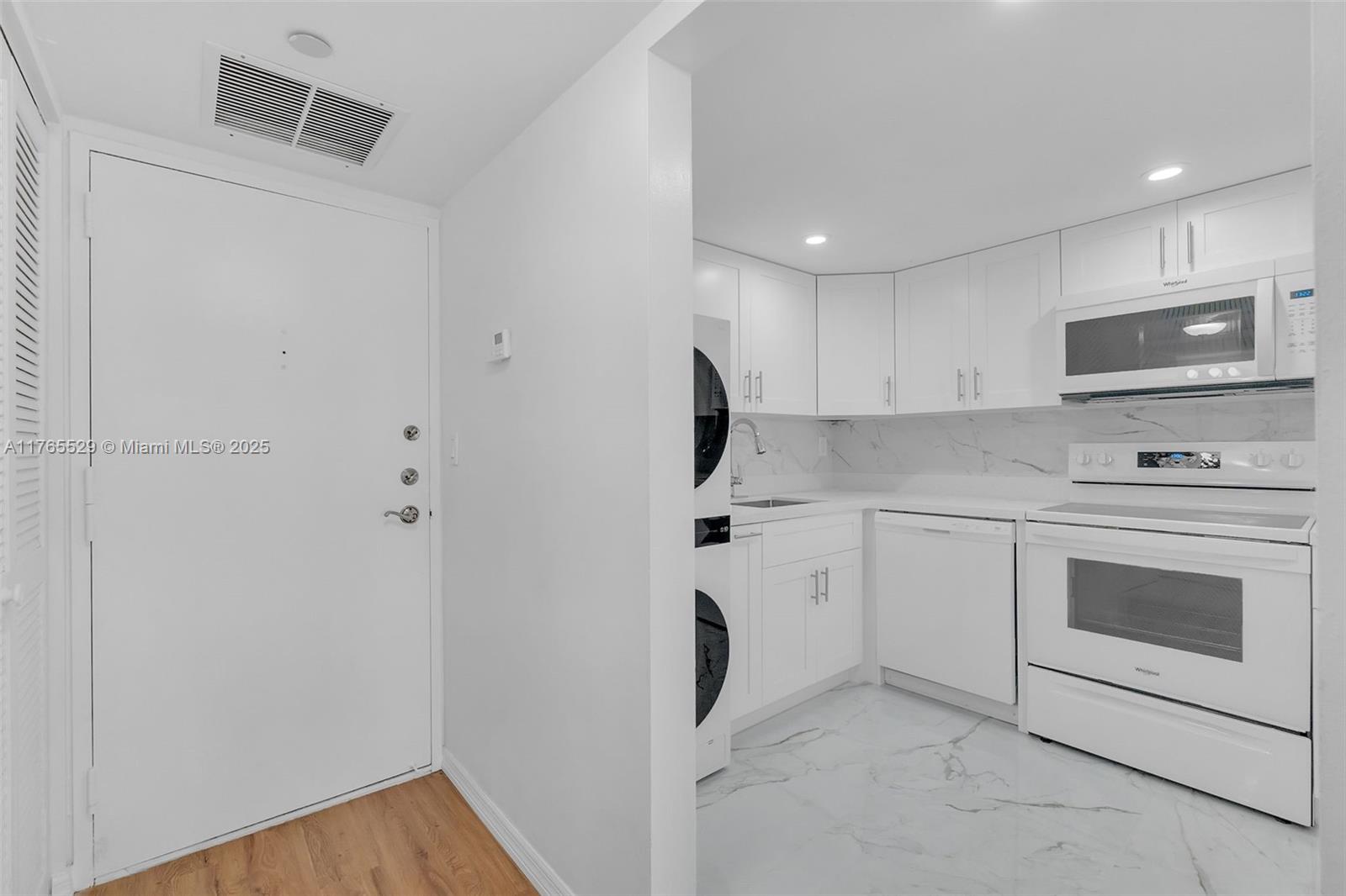 BRICKELL PLACE CONDO - Residential Lease