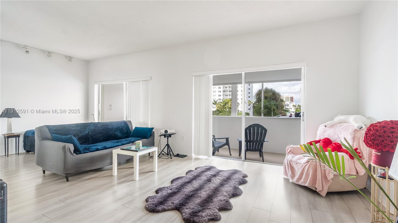 ARLEN HOUSE WEST CONDO - Residential