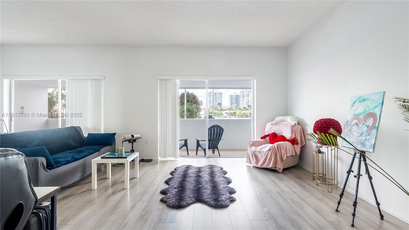 ARLEN HOUSE WEST CONDO - Residential