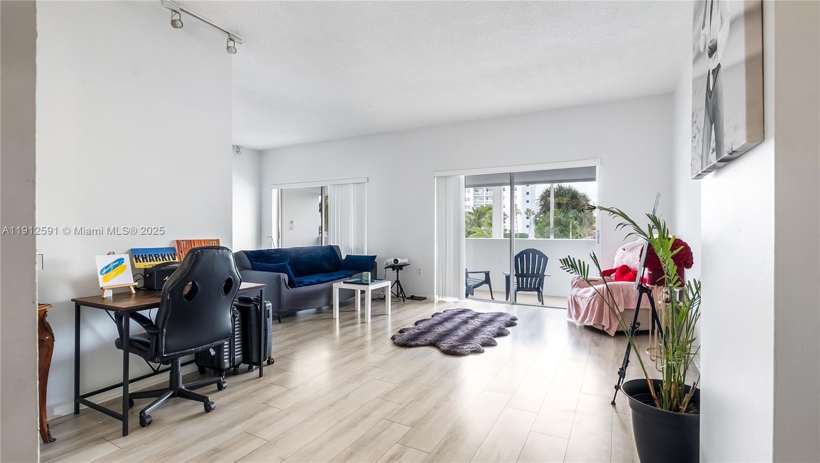 ARLEN HOUSE WEST CONDO - Residential