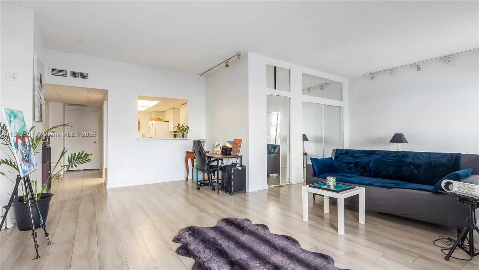 ARLEN HOUSE WEST CONDO - Residential