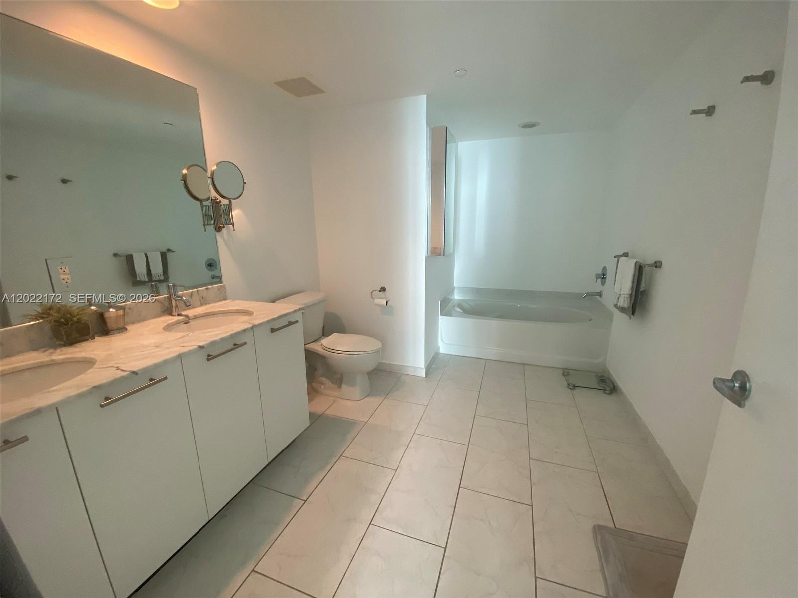 THE PLAZA 851 BRICKELL CO - Residential