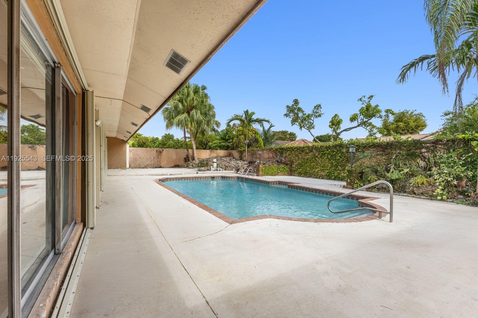 CALUSA CLUB ESTATES 3RD A - Residential