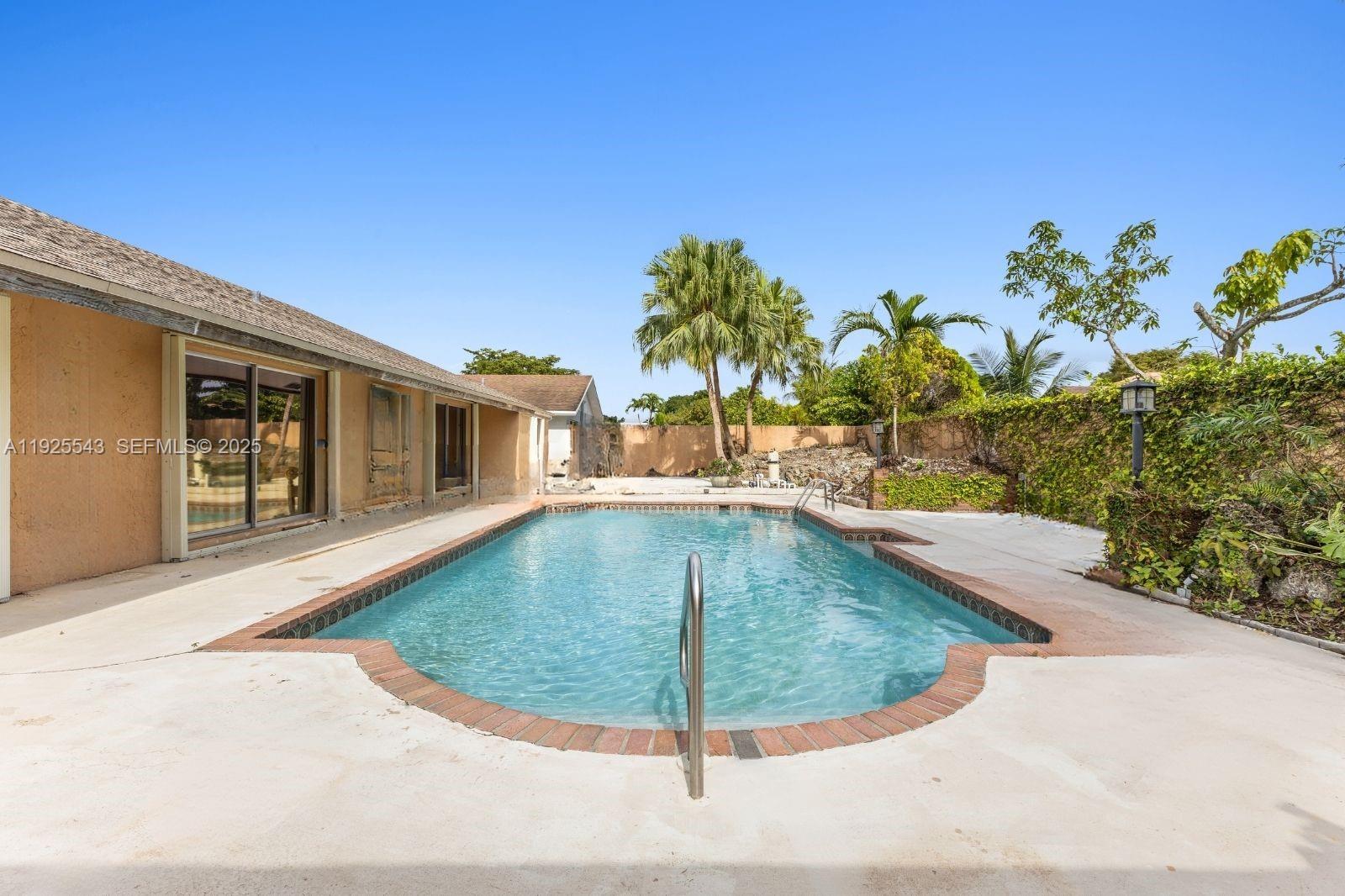 CALUSA CLUB ESTATES 3RD A - Residential