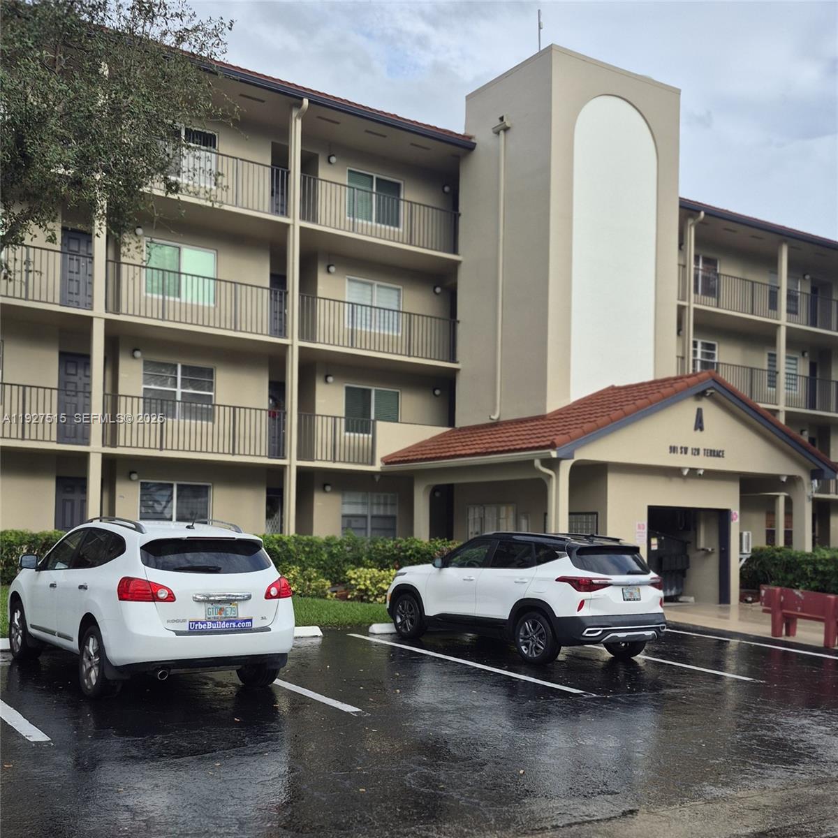 CAMBRIDGE AT CENTURY - Residential