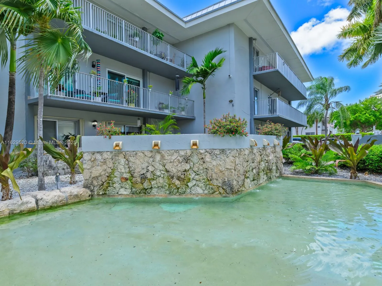 Miami, Florida 33143, United States, 1 Bedroom Bedrooms, ,1 BathroomBathrooms,Residential,Active,49134