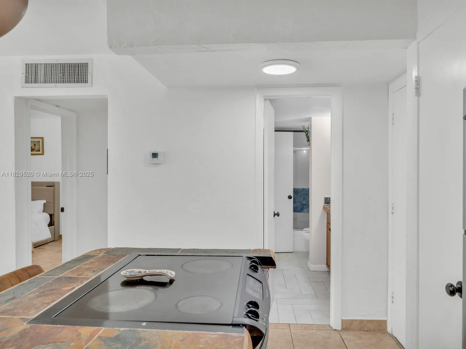 Miami, Florida 33143, United States, 1 Bedroom Bedrooms, ,1 BathroomBathrooms,Residential,Active,49134