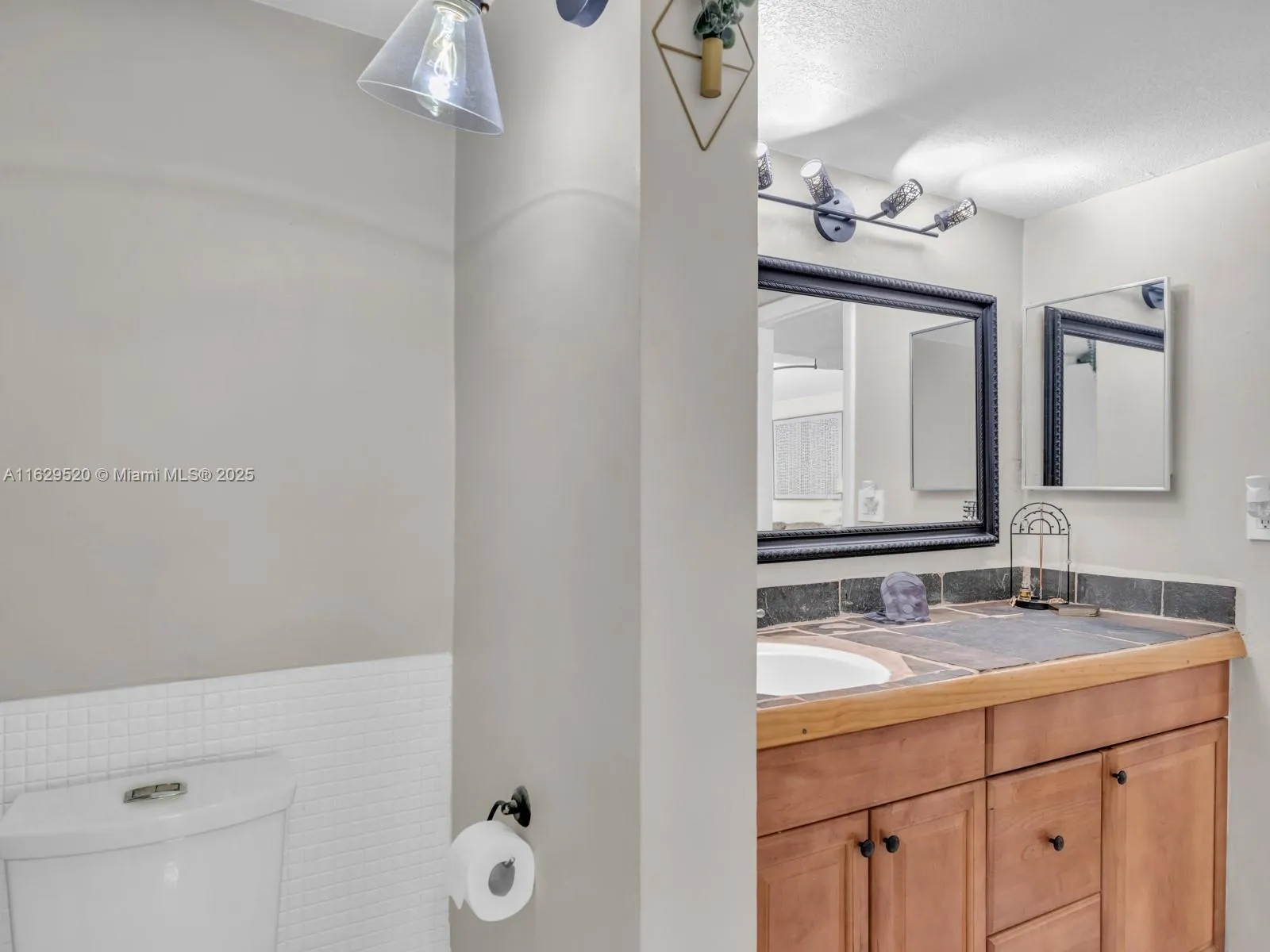 Miami, Florida 33143, United States, 1 Bedroom Bedrooms, ,1 BathroomBathrooms,Residential,Active,49134