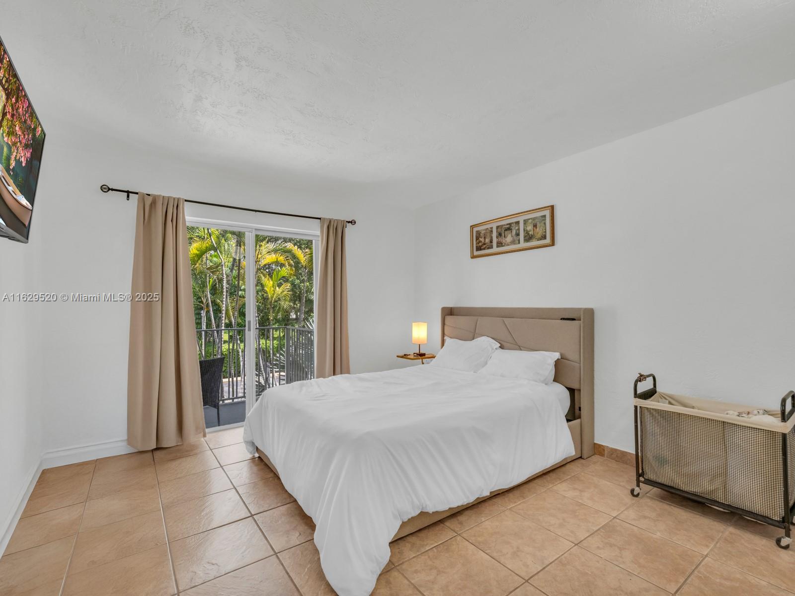 SILVER PALMS AT DADELAND - Residential