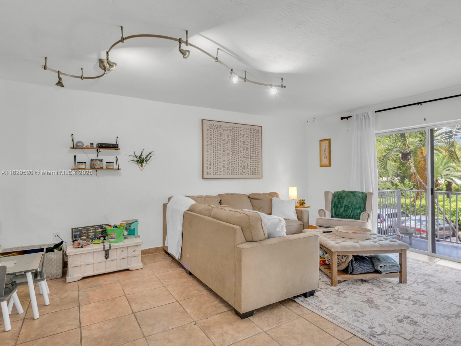 SILVER PALMS AT DADELAND - Residential