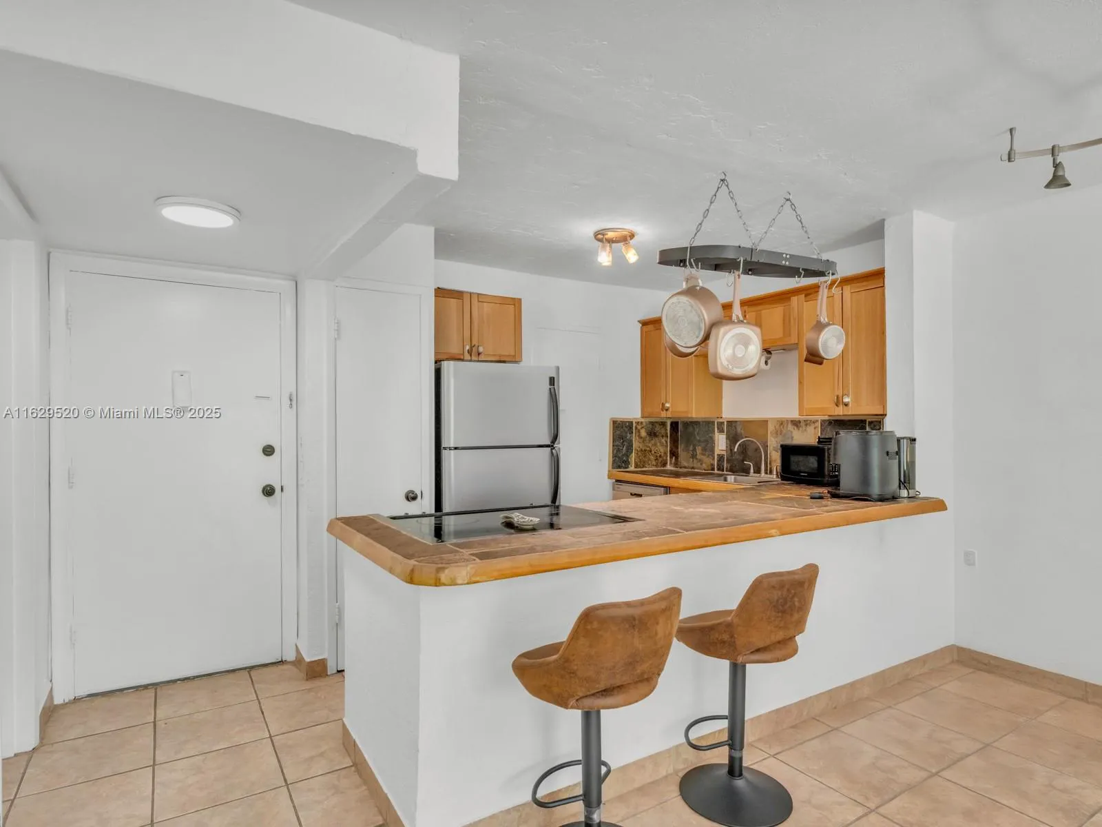 Miami, Florida 33143, United States, 1 Bedroom Bedrooms, ,1 BathroomBathrooms,Residential,Active,49134