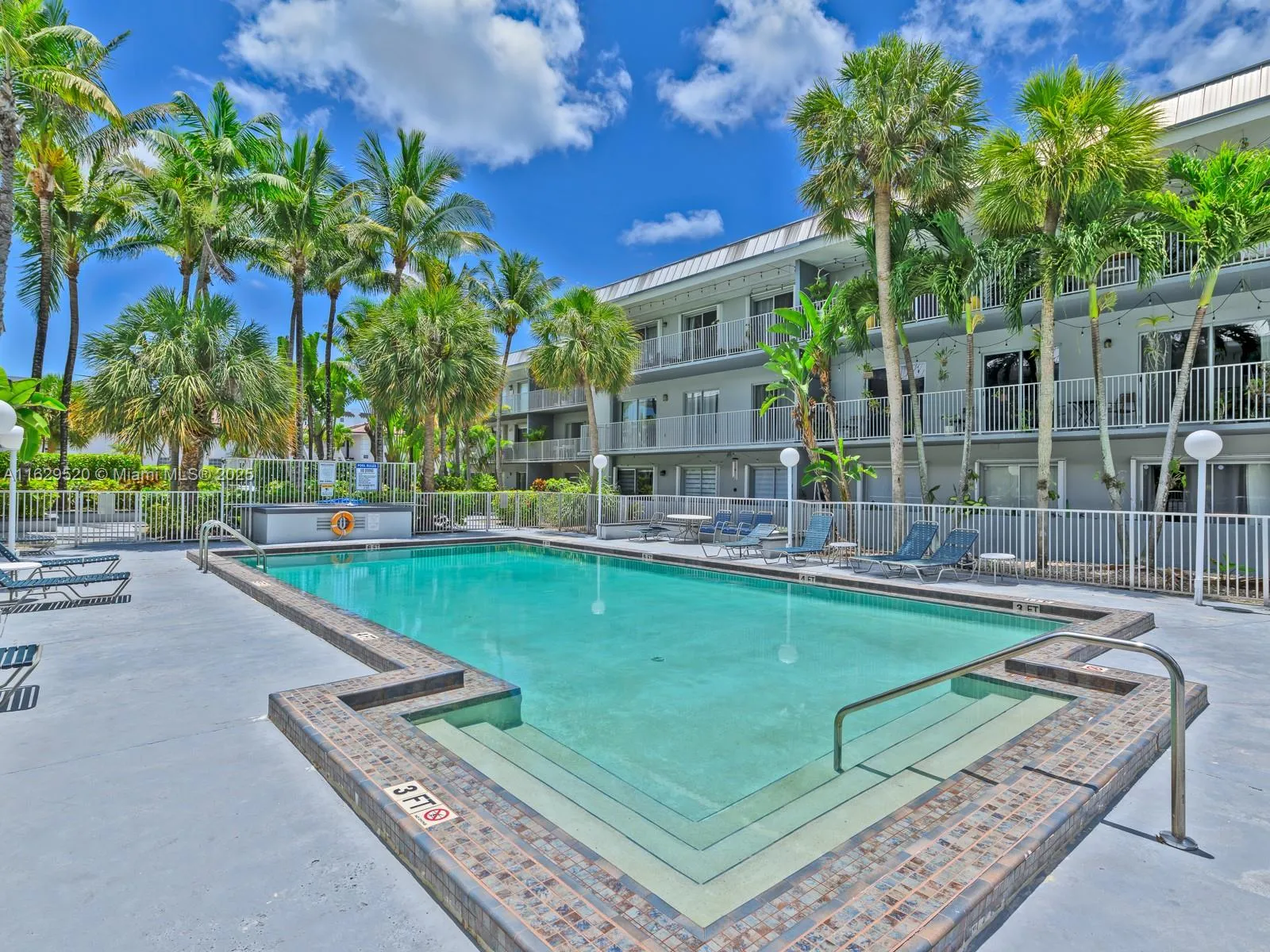 Miami, Florida 33143, United States, 1 Bedroom Bedrooms, ,1 BathroomBathrooms,Residential,Active,49134