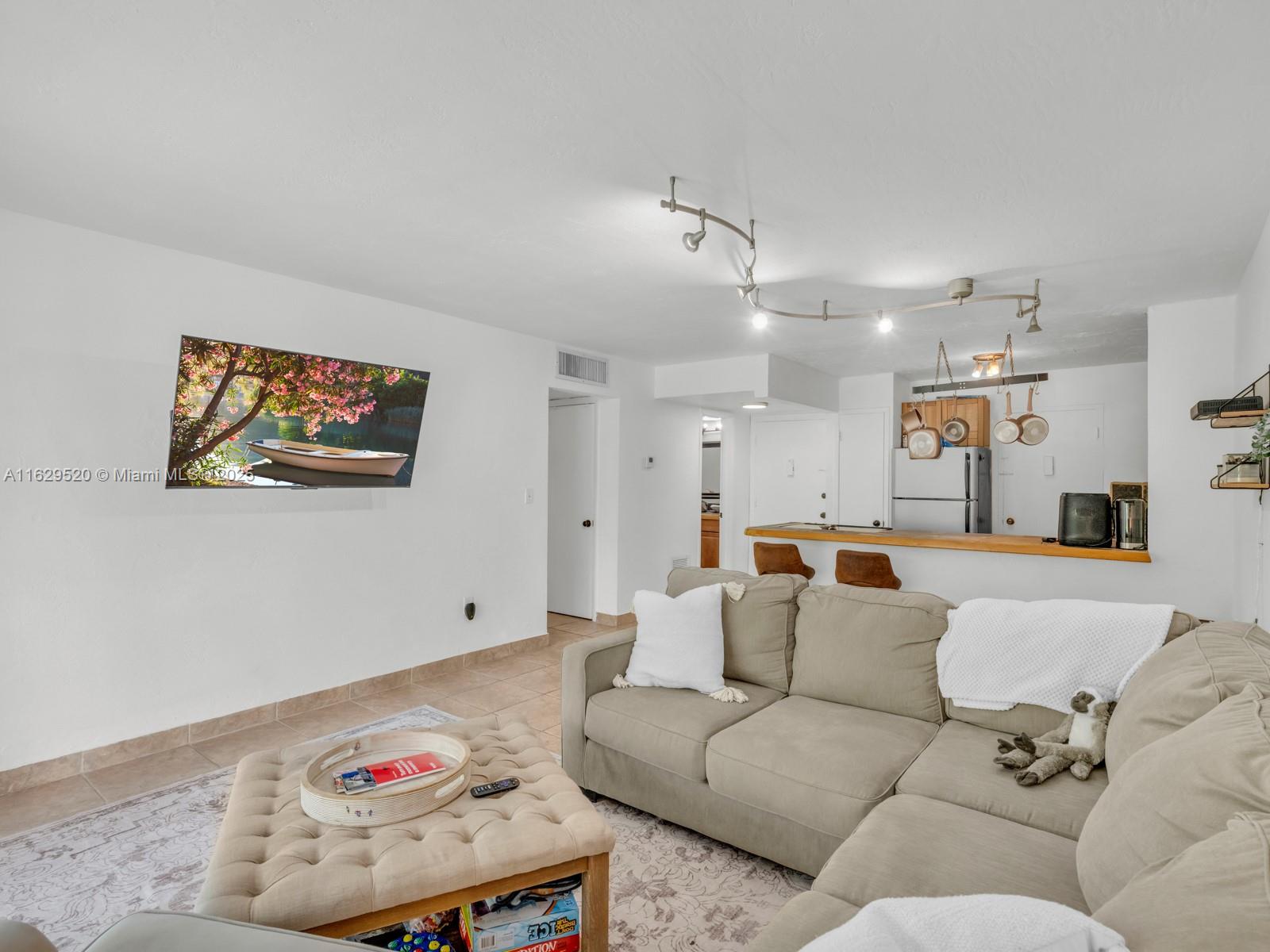 SILVER PALMS AT DADELAND - Residential