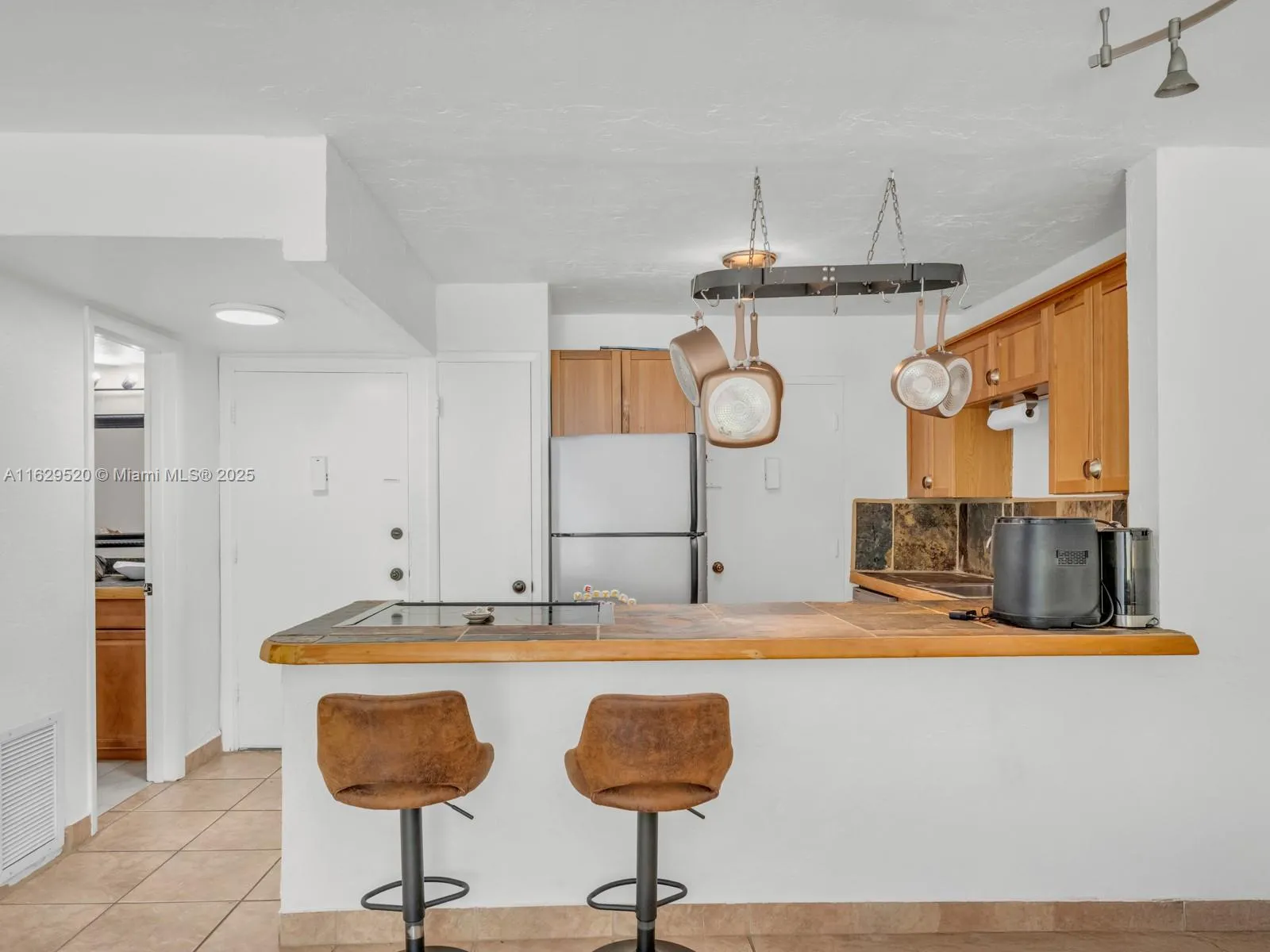 Miami, Florida 33143, United States, 1 Bedroom Bedrooms, ,1 BathroomBathrooms,Residential,Active,49134