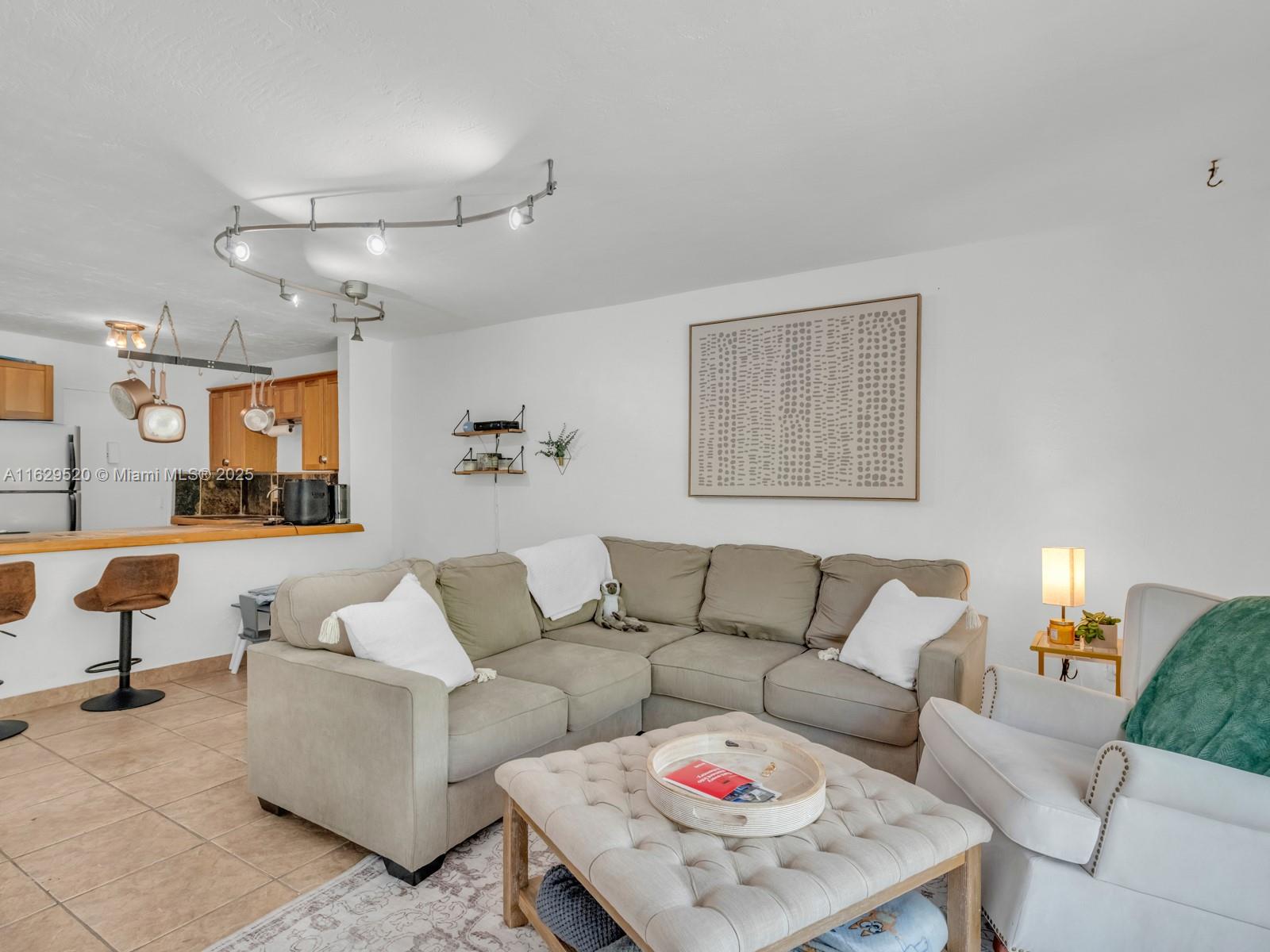 SILVER PALMS AT DADELAND - Residential