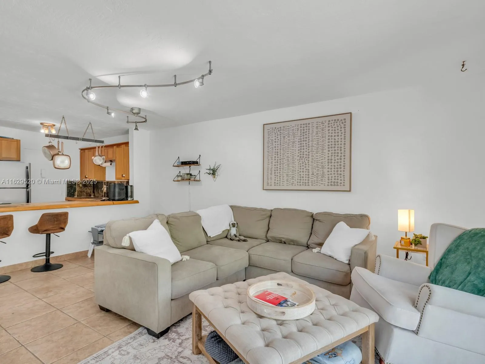 Miami, Florida 33143, United States, 1 Bedroom Bedrooms, ,1 BathroomBathrooms,Residential,Active,49134