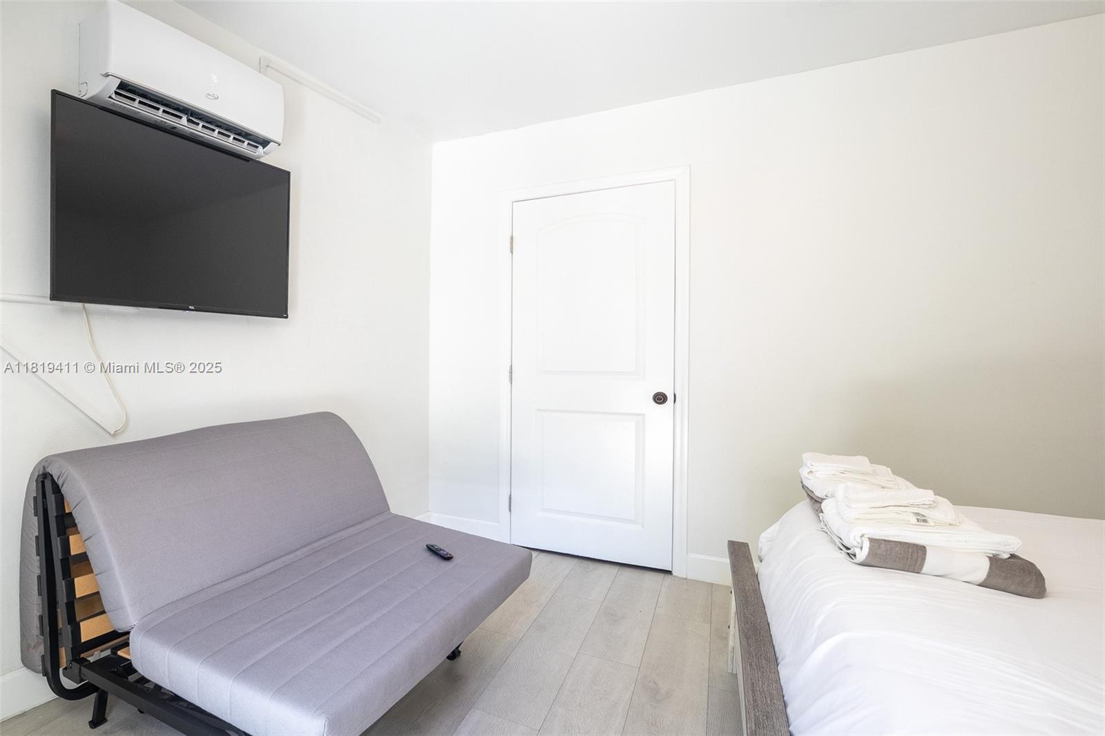 806 Argonaut Is