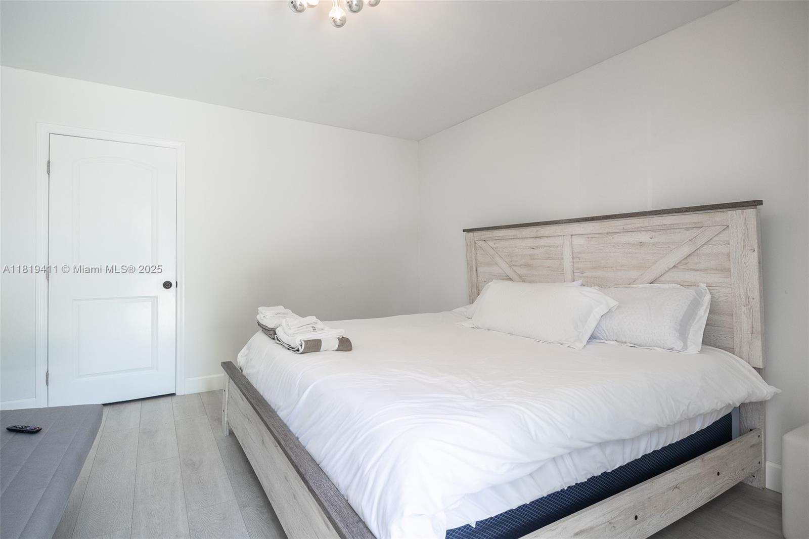 806 Argonaut Is