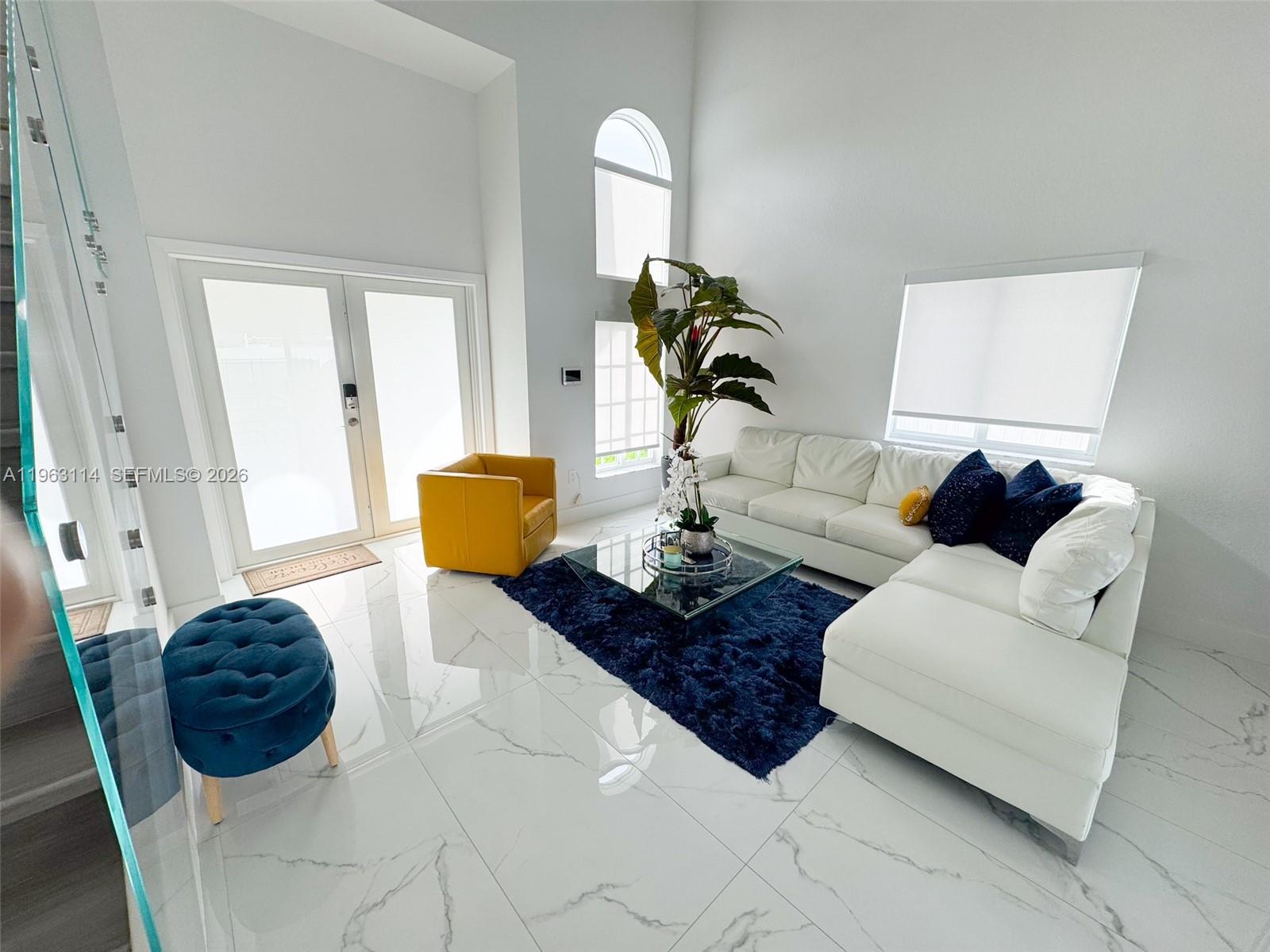 SANTA MONICA ESTATES - Residential