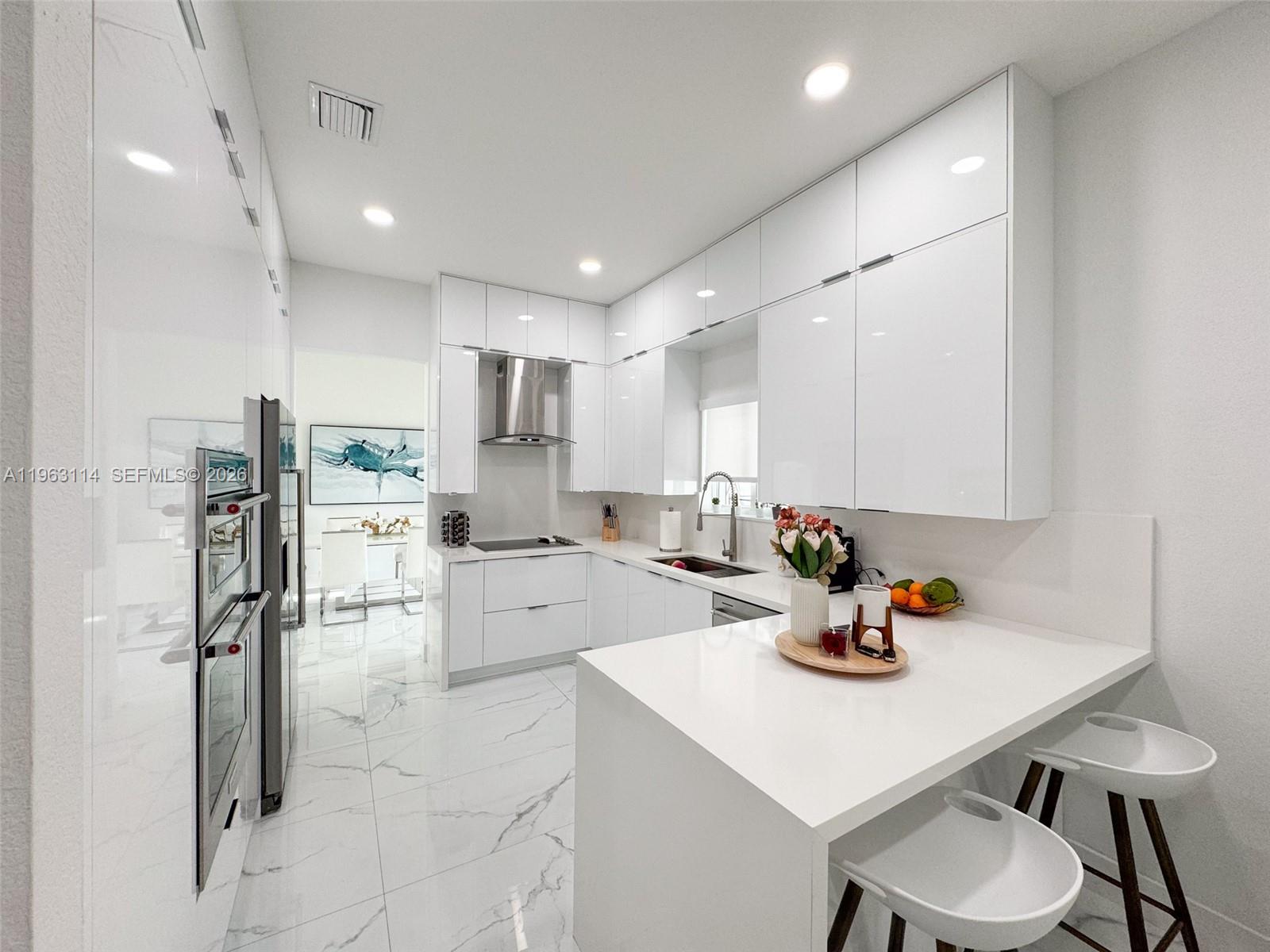 SANTA MONICA ESTATES - Residential