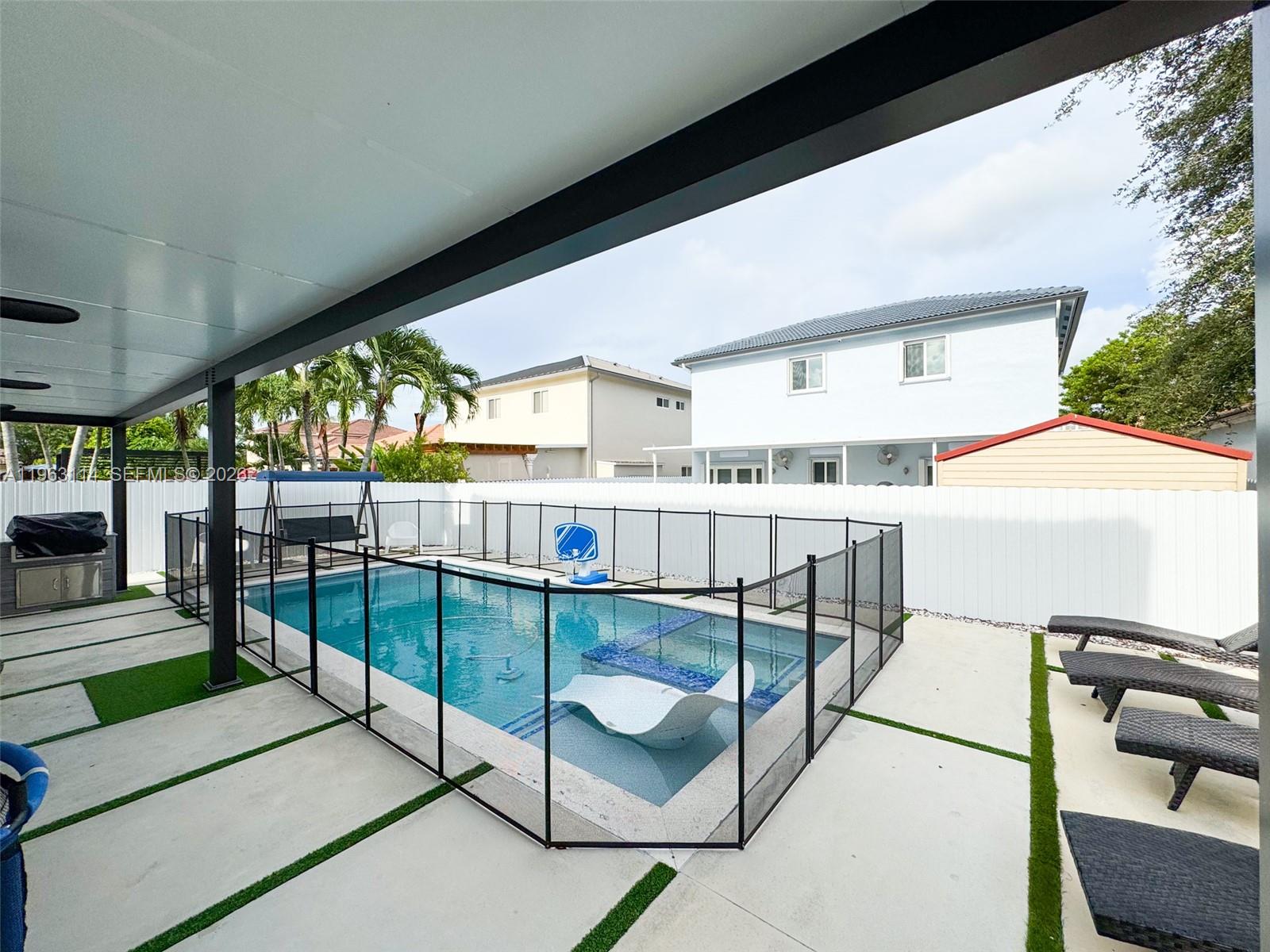 SANTA MONICA ESTATES - Residential