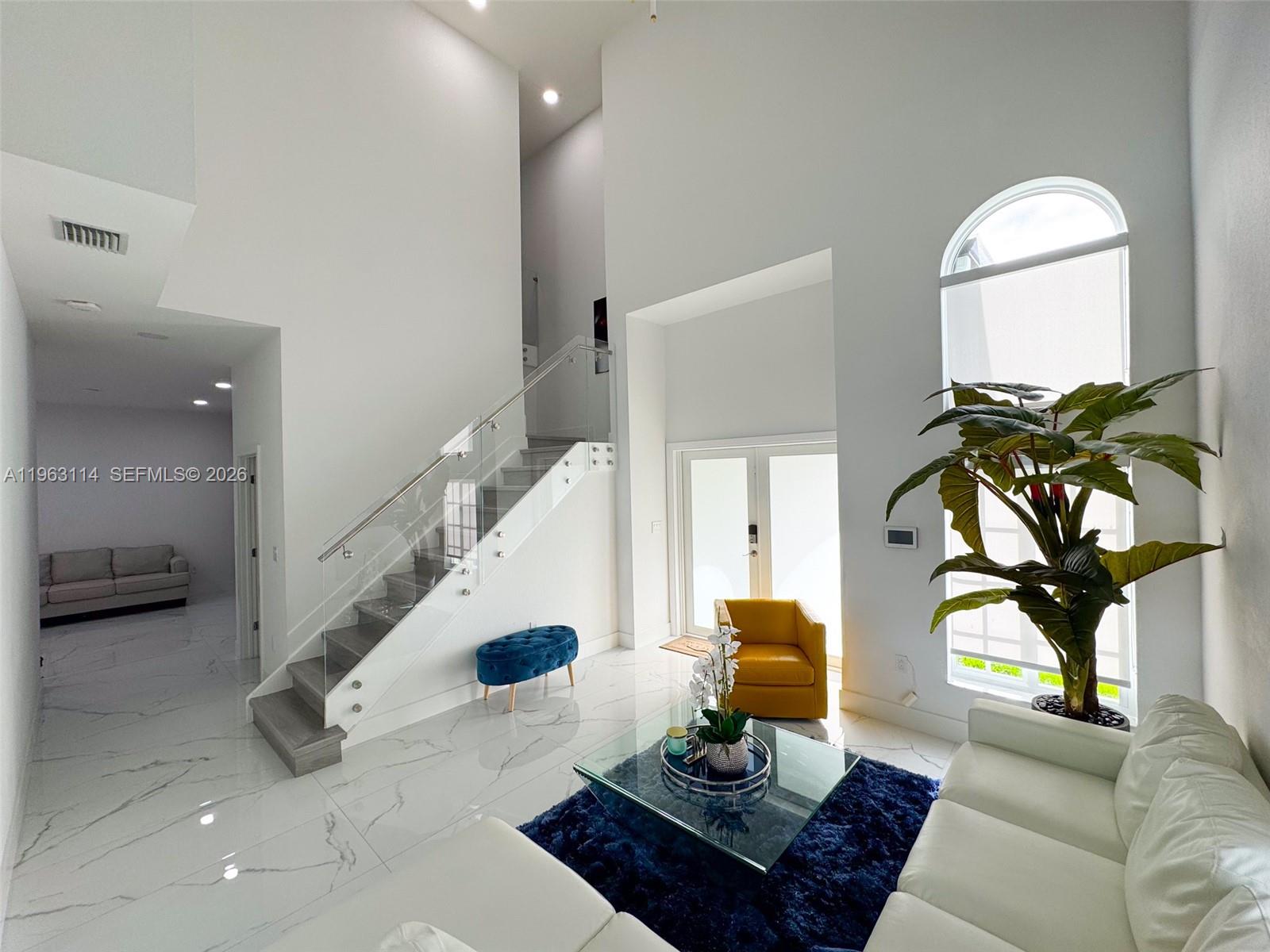 SANTA MONICA ESTATES - Residential