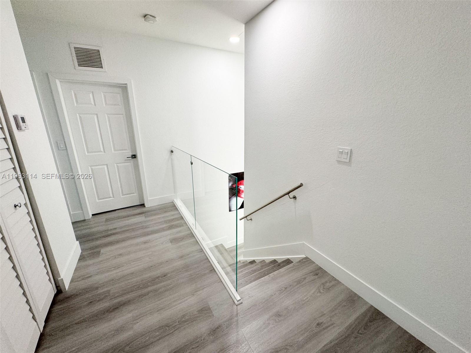 SANTA MONICA ESTATES - Residential