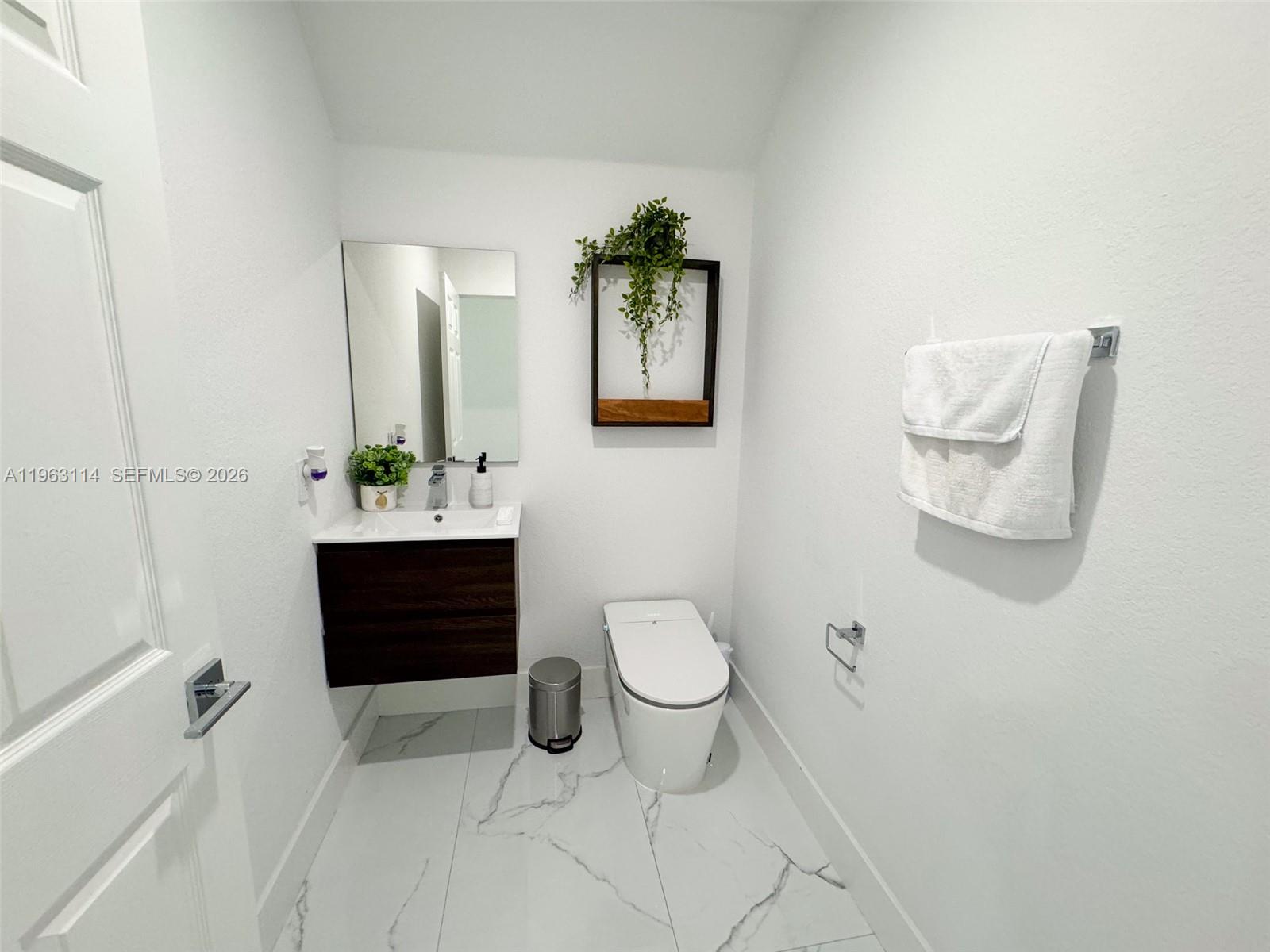 SANTA MONICA ESTATES - Residential