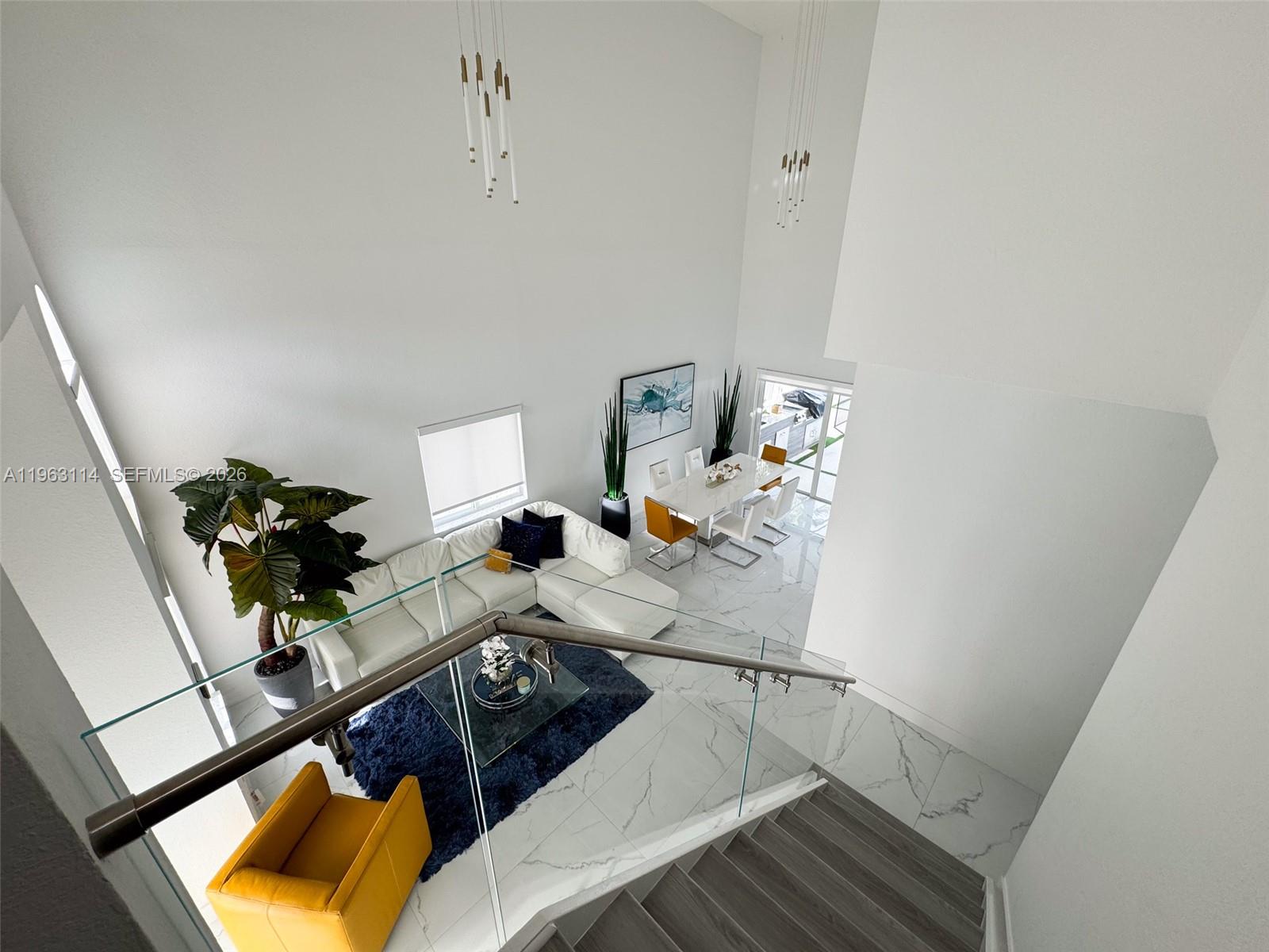 SANTA MONICA ESTATES - Residential