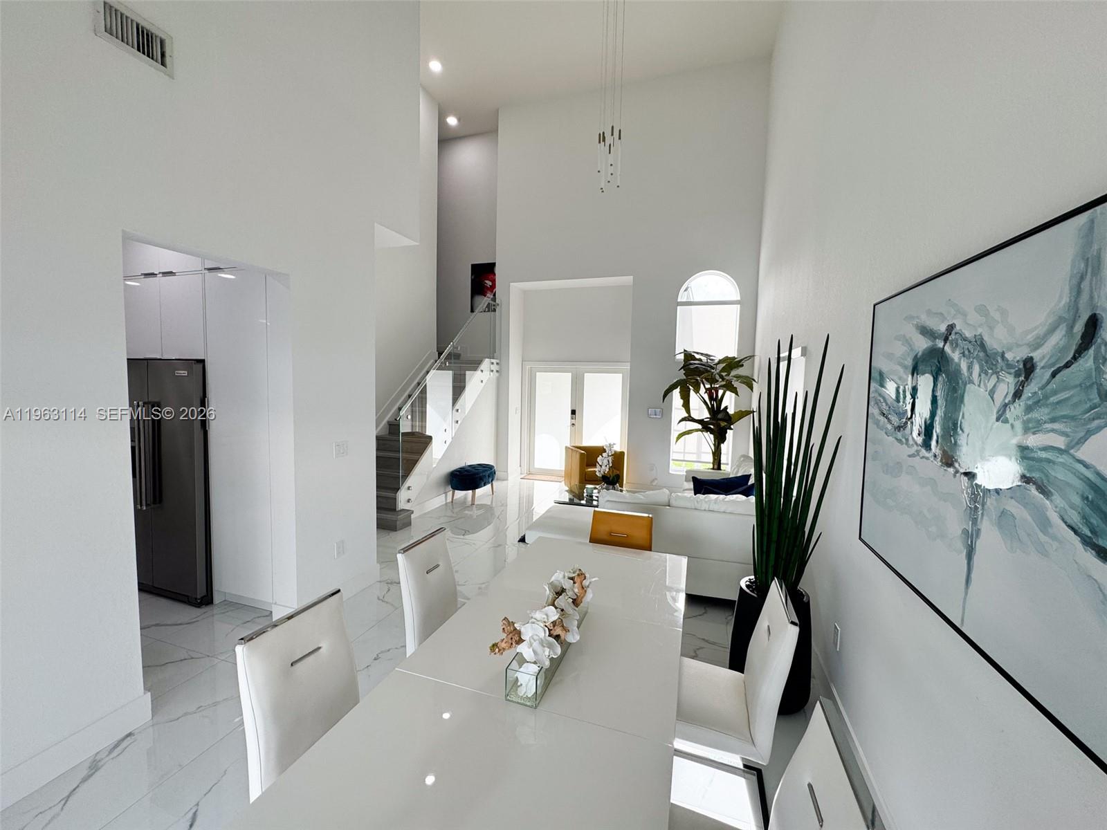 SANTA MONICA ESTATES - Residential