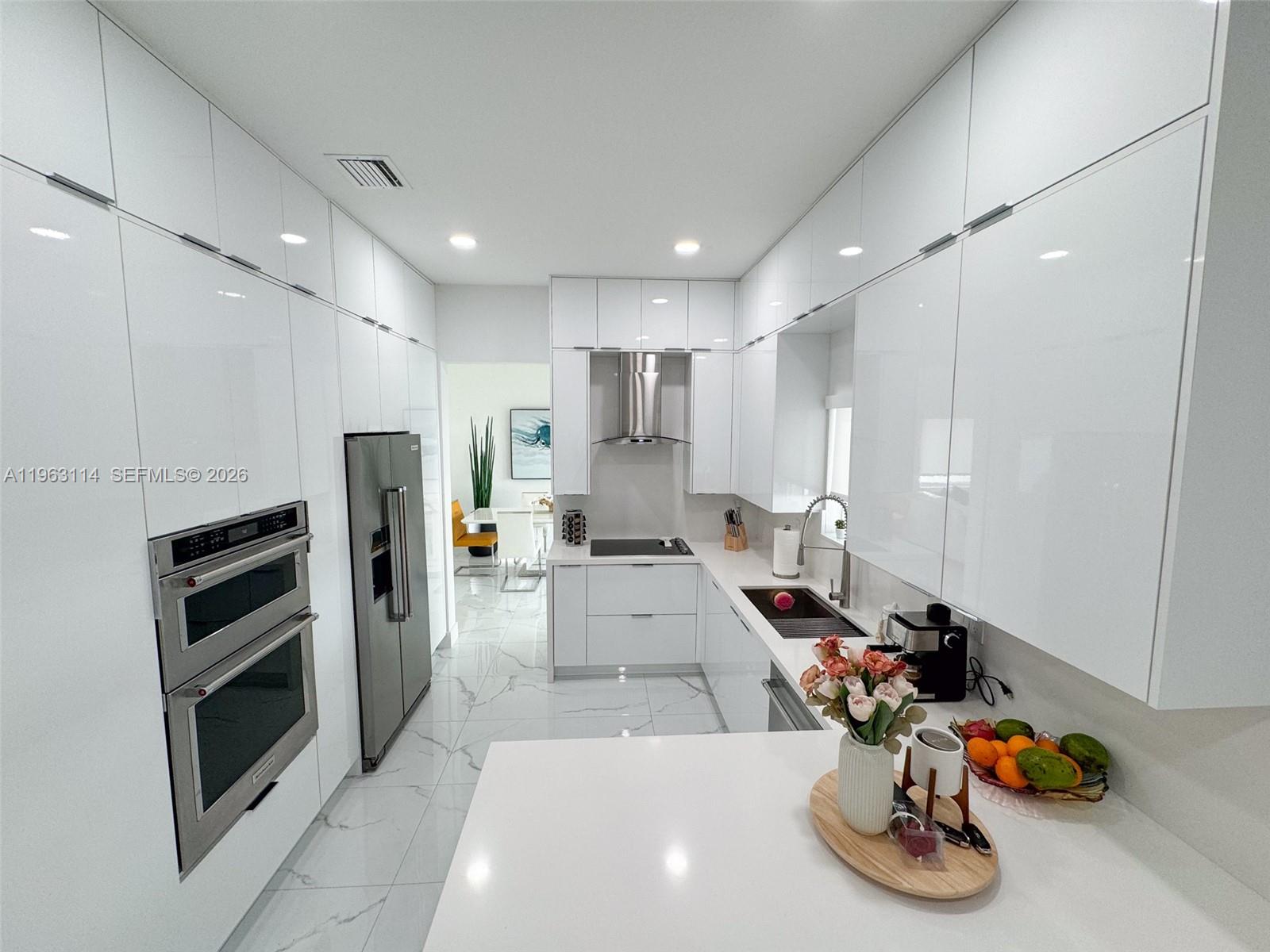 SANTA MONICA ESTATES - Residential