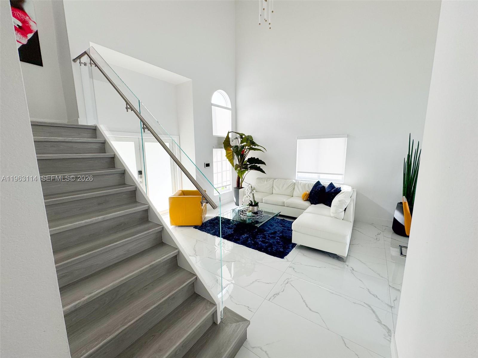 SANTA MONICA ESTATES - Residential