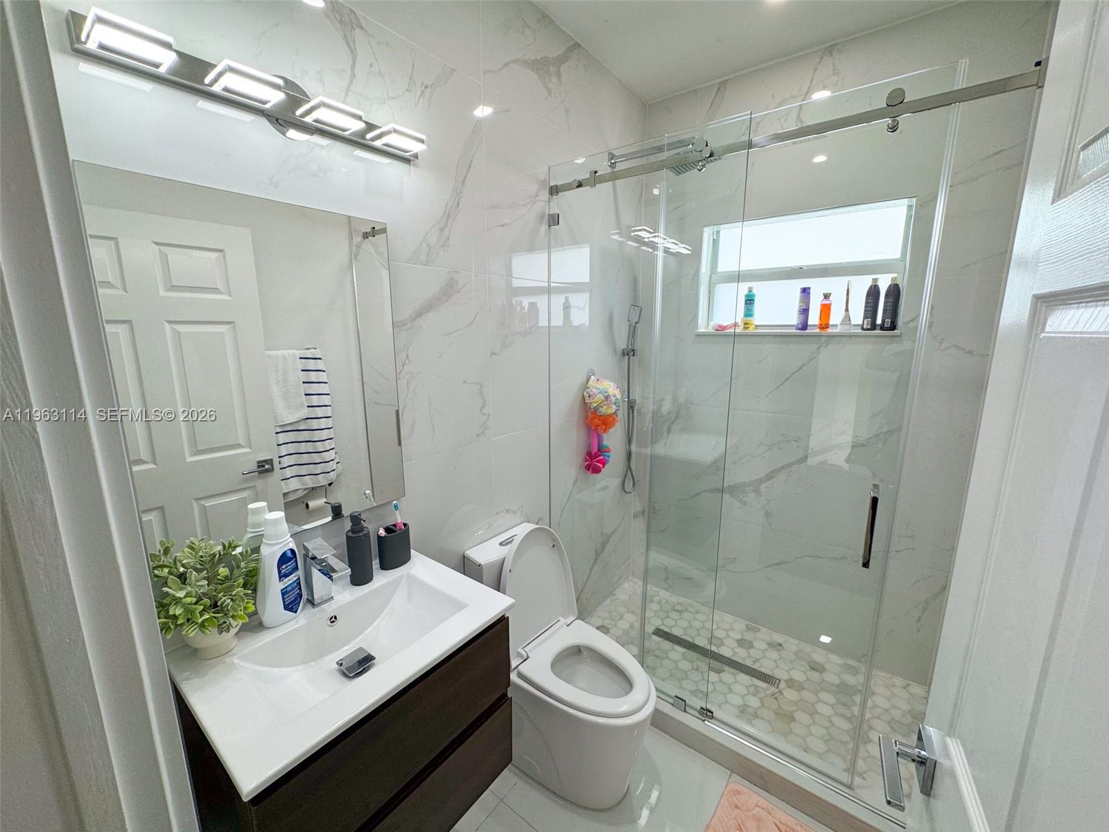 SANTA MONICA ESTATES - Residential