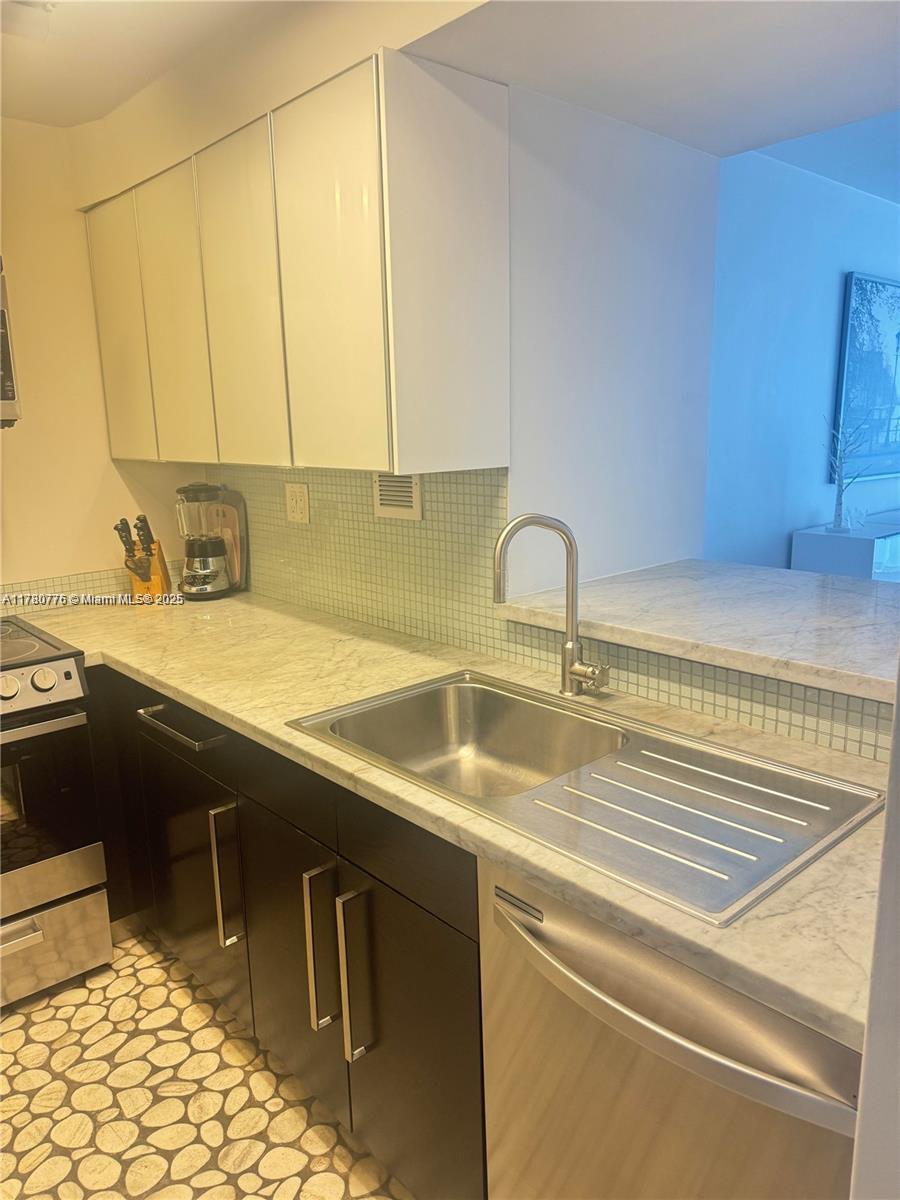 MIRADOR 1200 CONDO - Residential Lease