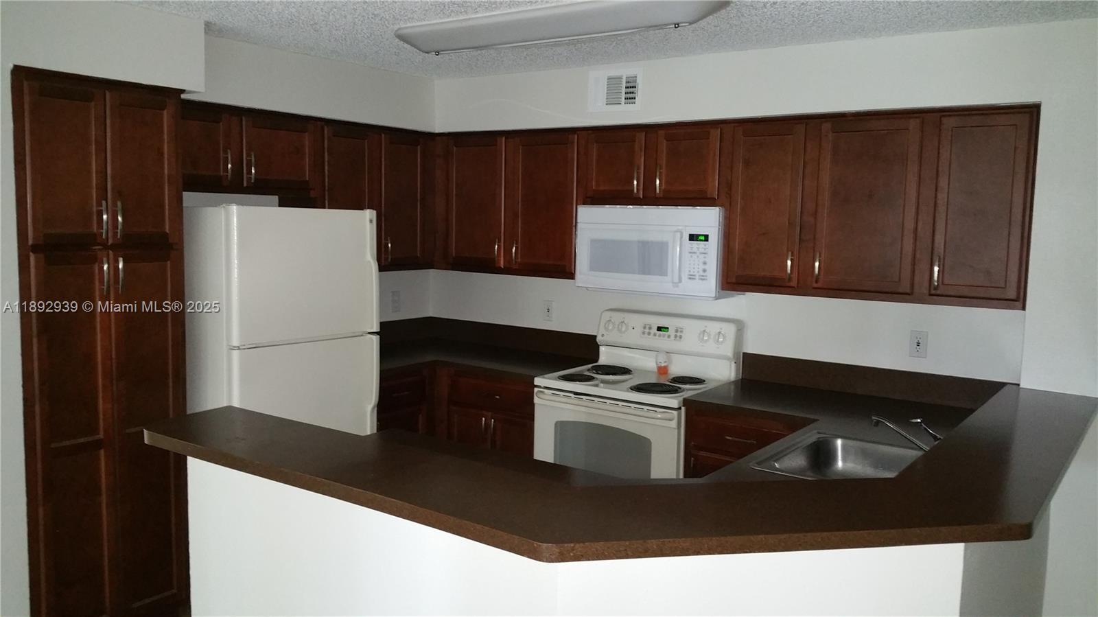 SOUTH PALM PLACE CONDO - Residential Lease