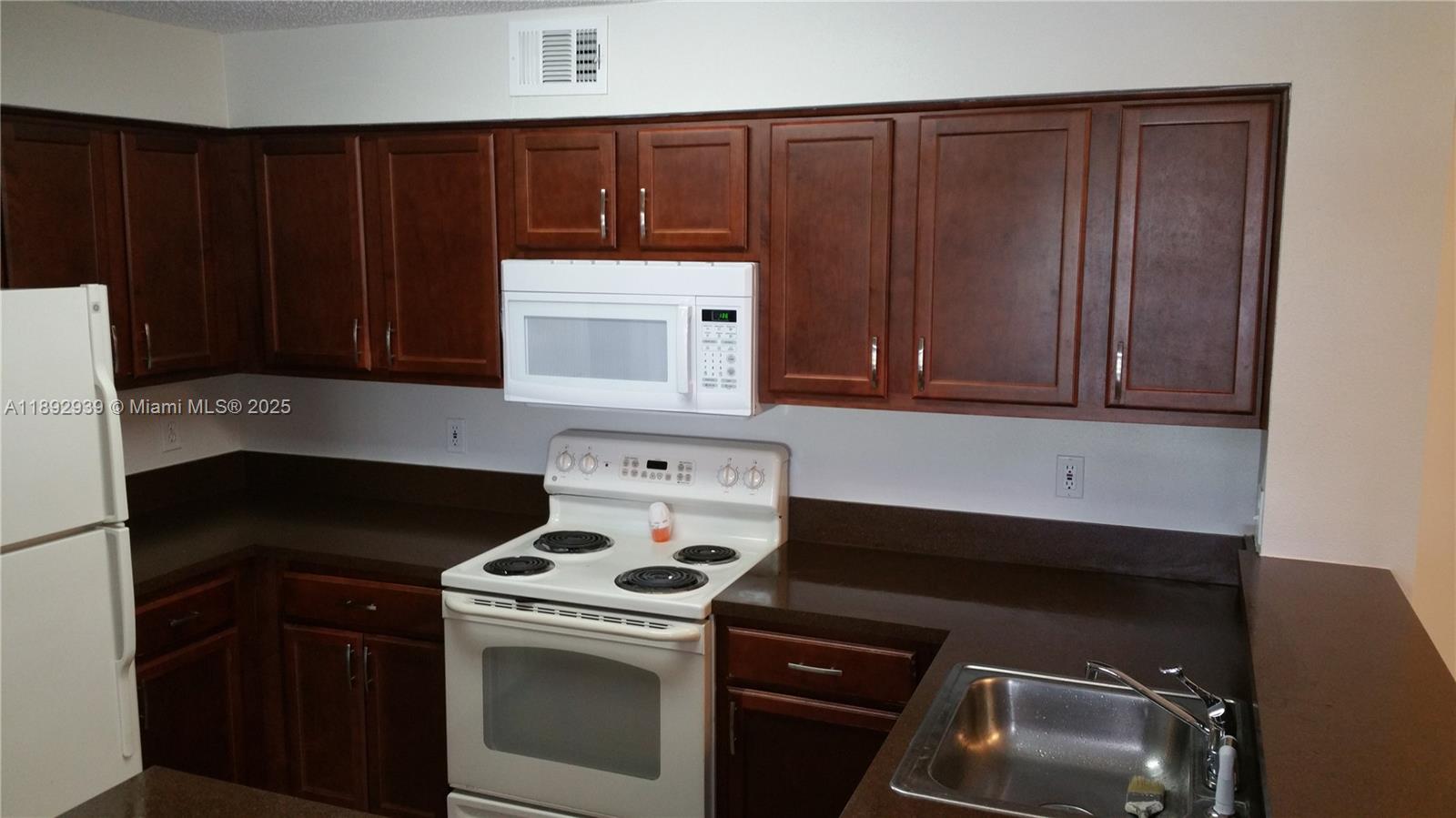 SOUTH PALM PLACE CONDO - Residential Lease