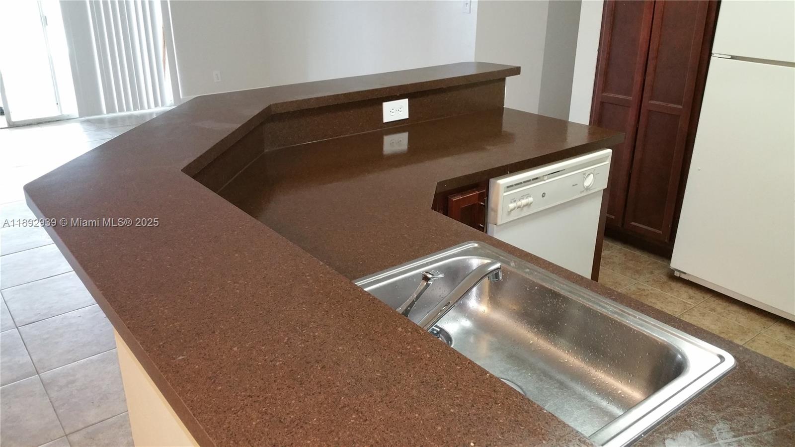 SOUTH PALM PLACE CONDO - Residential Lease