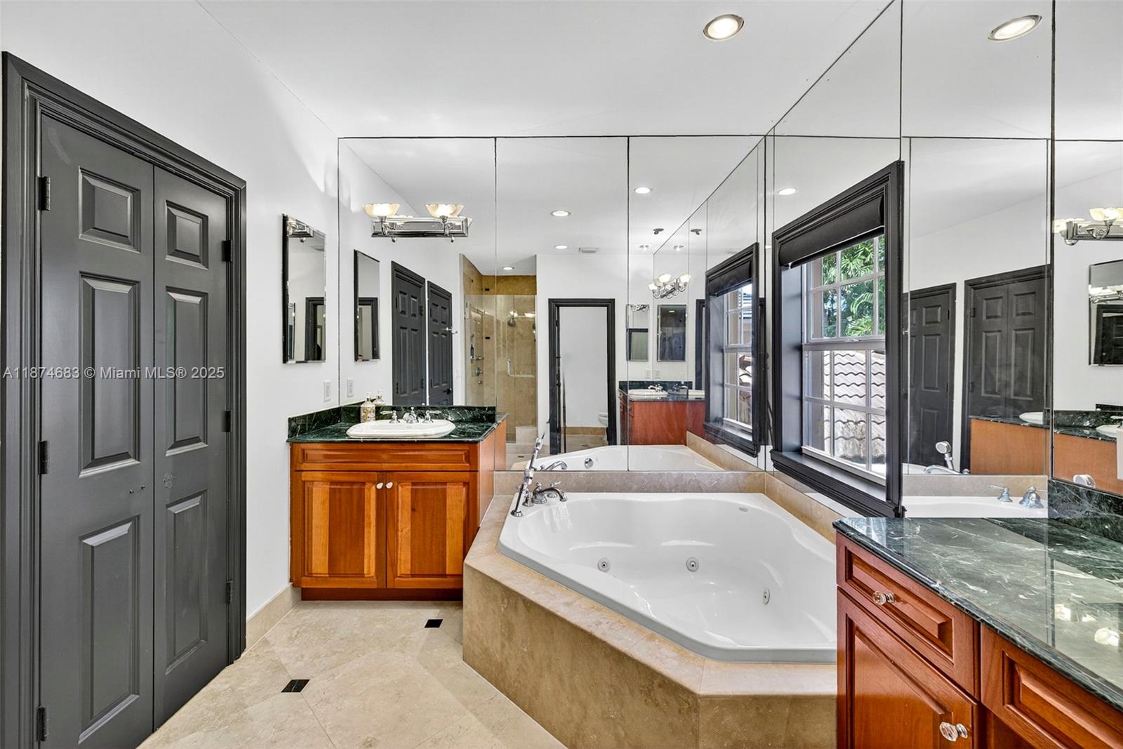 LAS OLAS BY THE SEA EXT - Residential