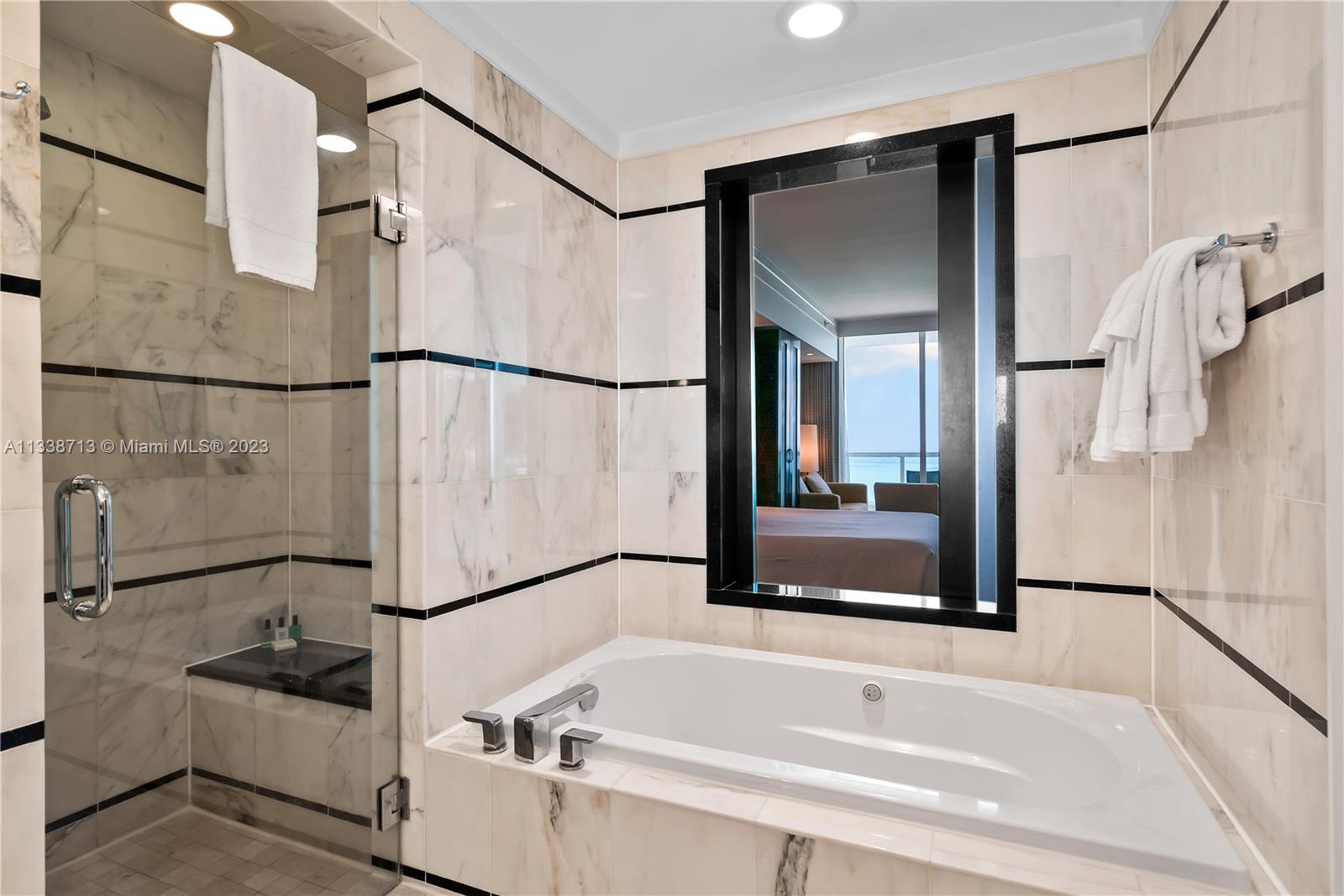 FONTAINEBLEAU III OCEAN C - Residential