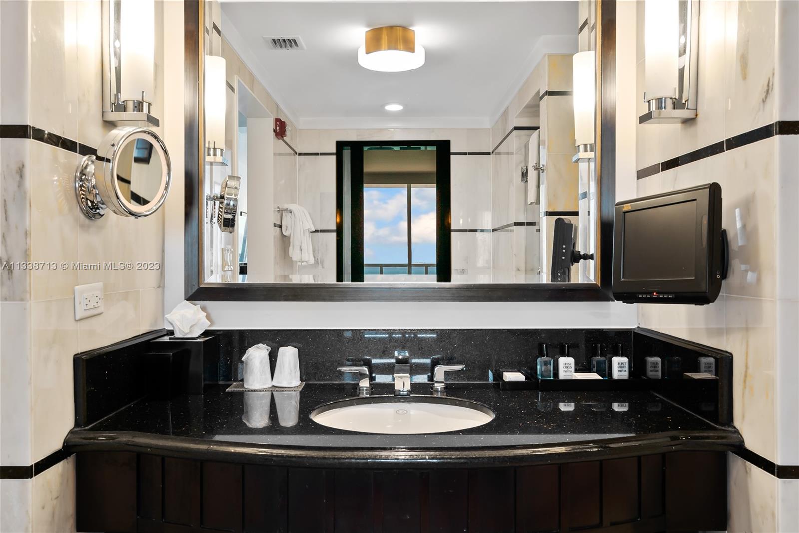 FONTAINEBLEAU III OCEAN C - Residential