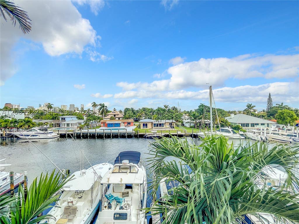 Photo of 1535 SE 15th St #301, Fort Lauderdale, FL 33316 (MLS # A12067322)